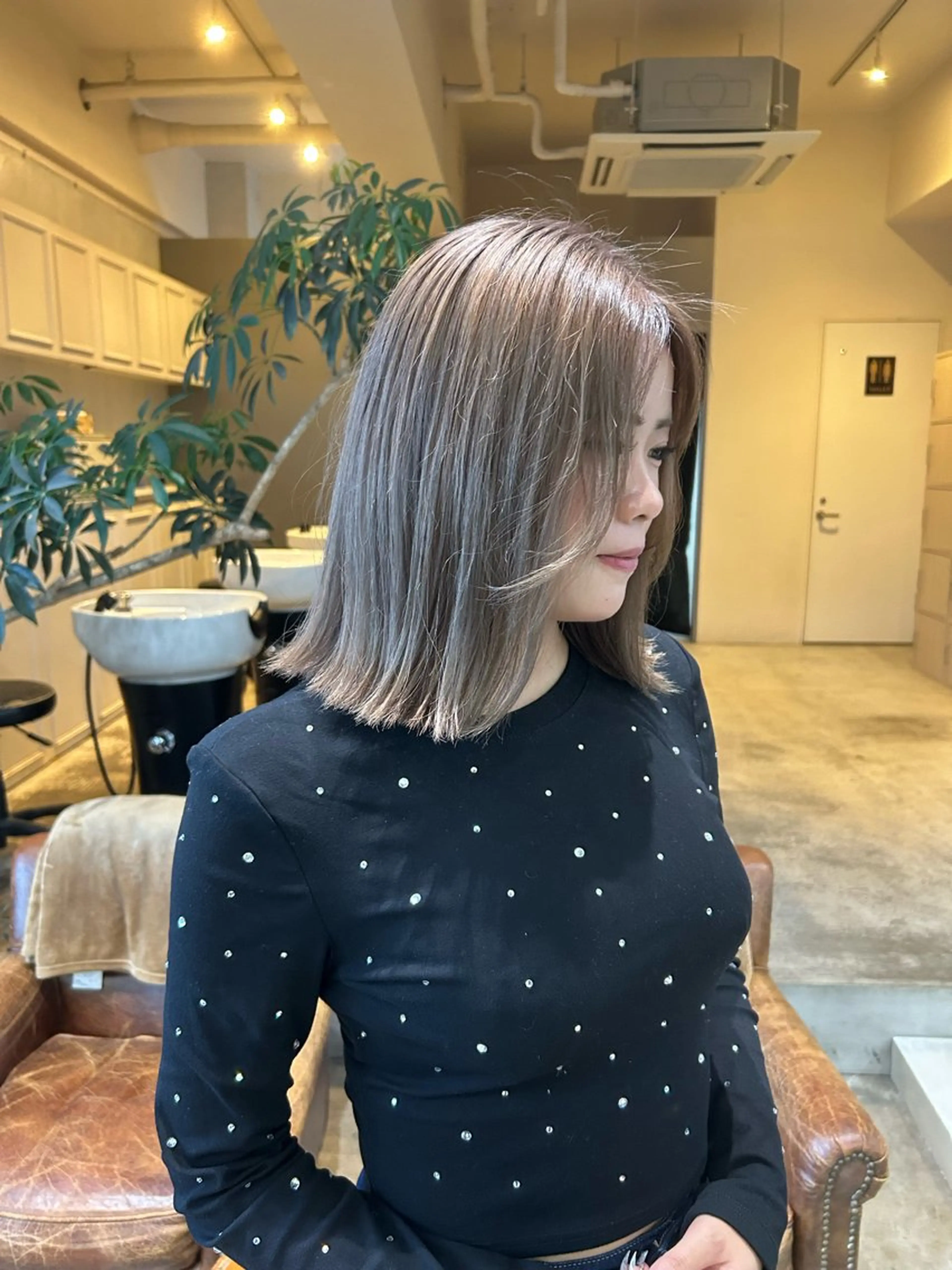 ミディアム カラー カット ヘアカラー 髪質改善×ハイトーン レイヤー天神美容室のヘアスタイル