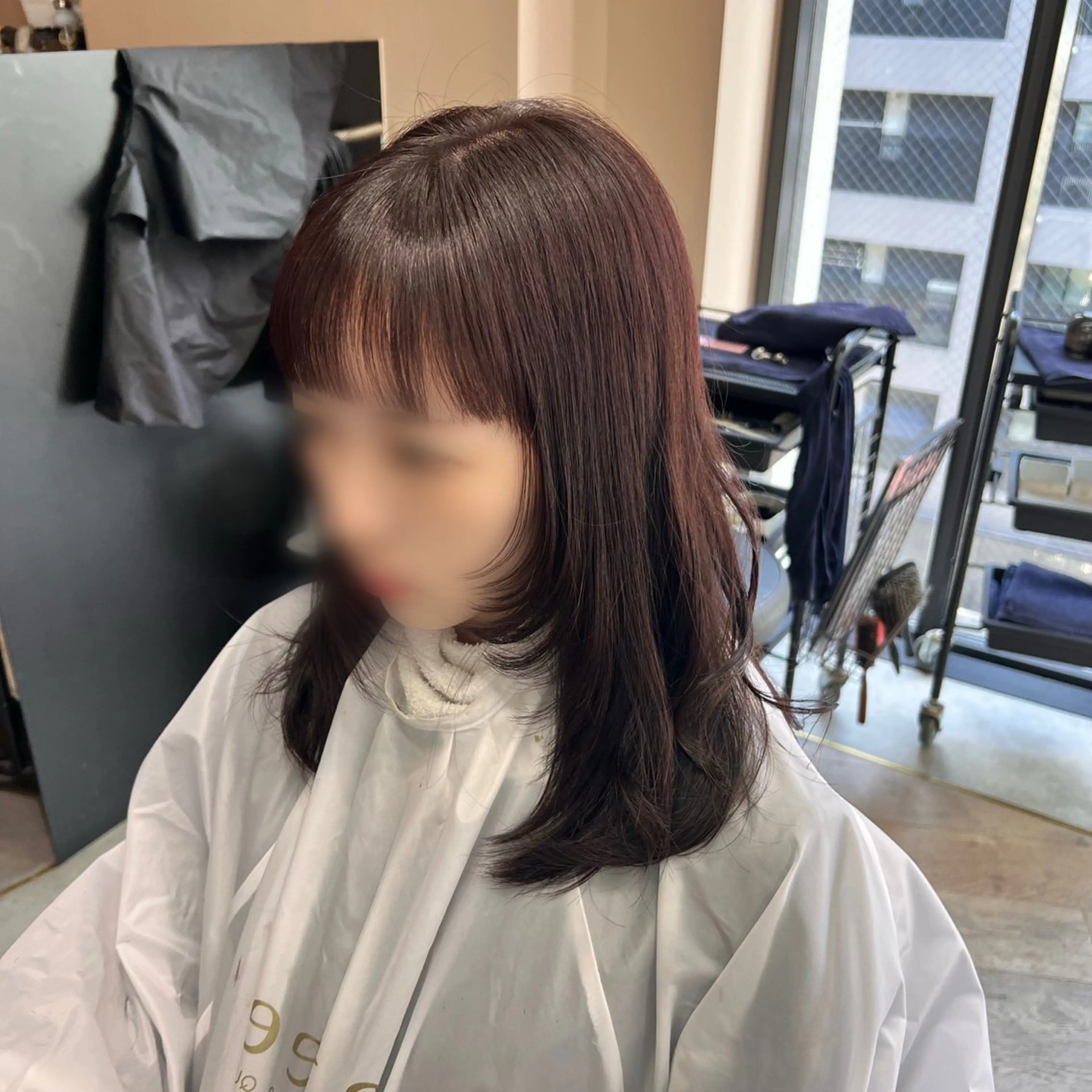 セミロング 顔まわりレイヤー 顔周りカット レイヤーカット カット ヘアカラー トリートメント オオバヤシ マホのヘアスタイル