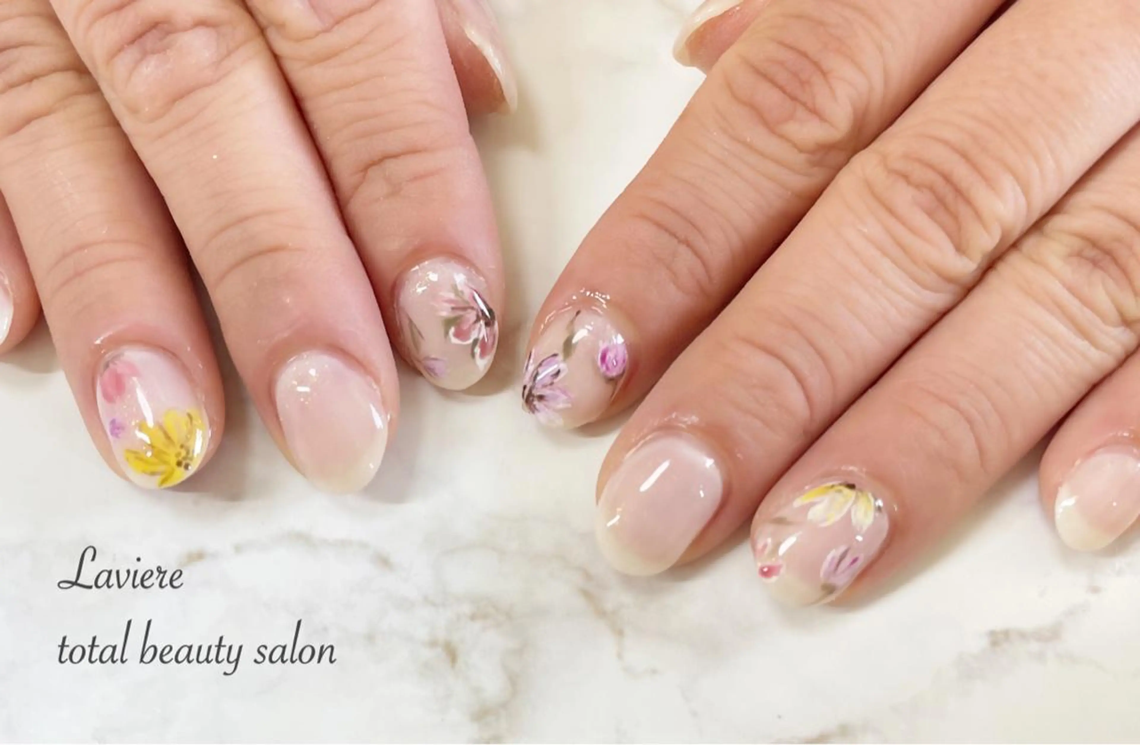ネイル アートネイル フラワーネイル 春ネイル Laviere nail&脱毛サロンのエステ・リラクイメージ