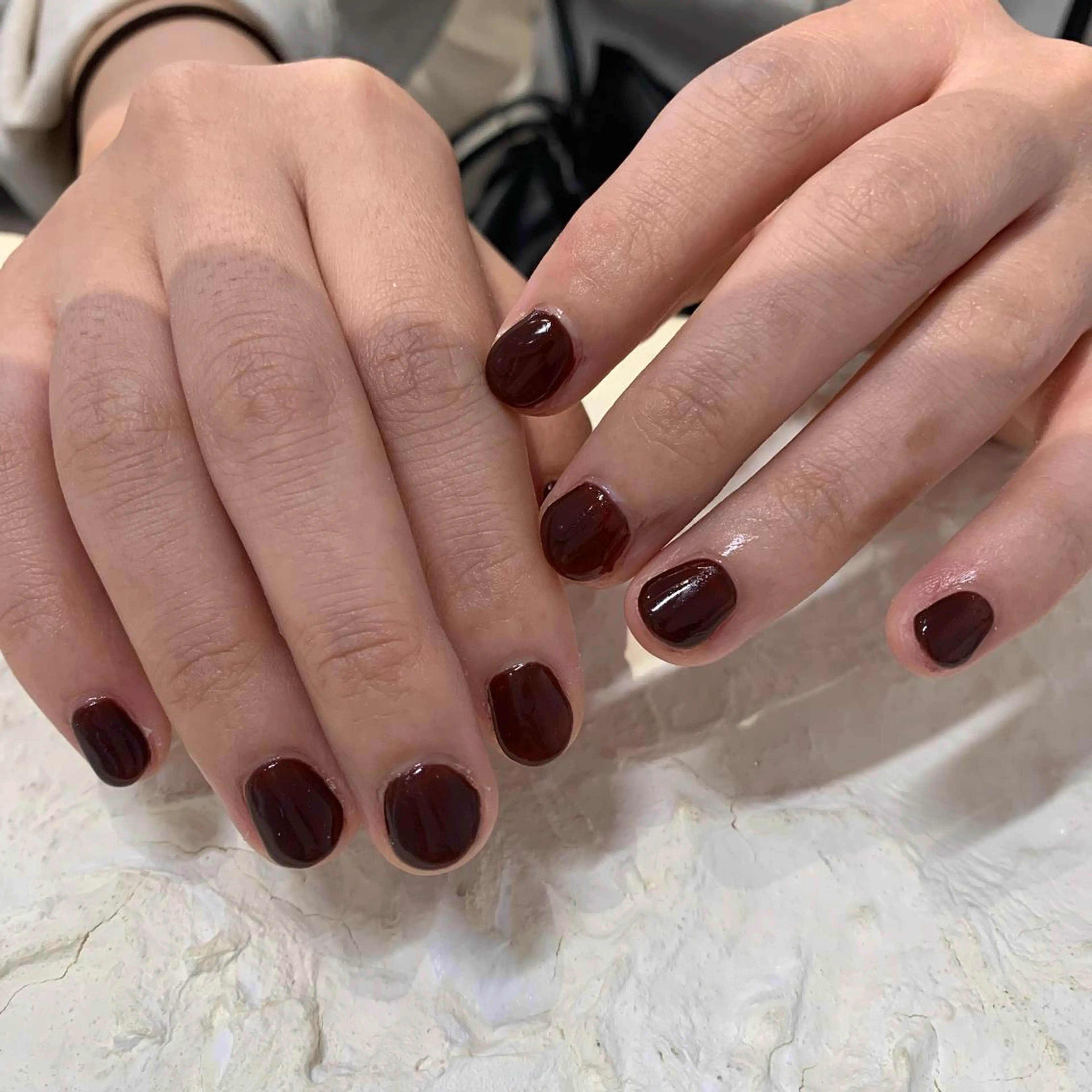 ネイル ブラウン マキノ ユイのネイルデザイン