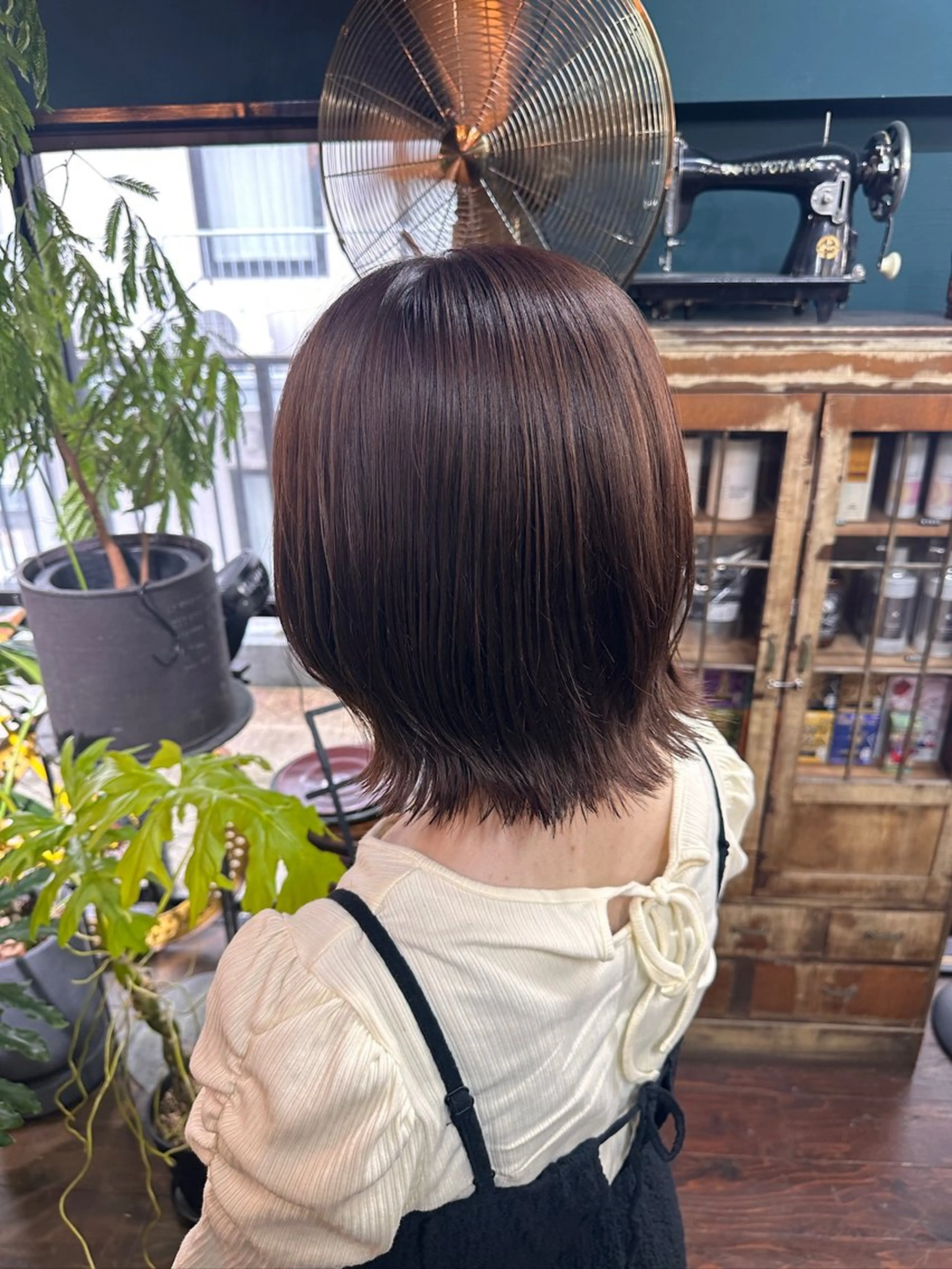 ミディアム カラー 仲村 真里奈のヘアスタイル