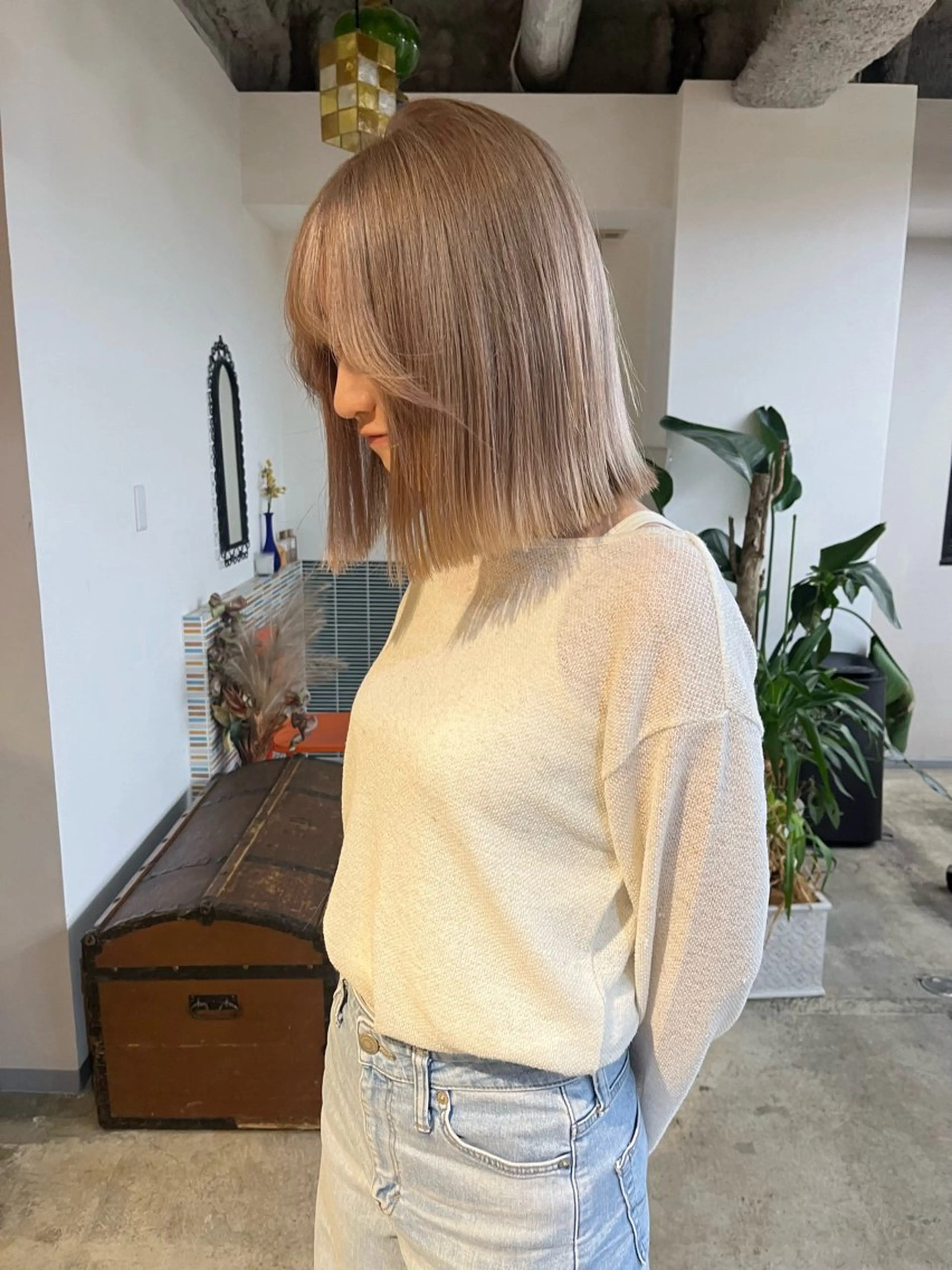 ミディアム カラー ベージュカラー ブリーチ ミルクティーベージュ カット ヘアカラー トリートメント 🩷ハイトーン透明感 レイヤー🩷ユリカのヘアスタイル