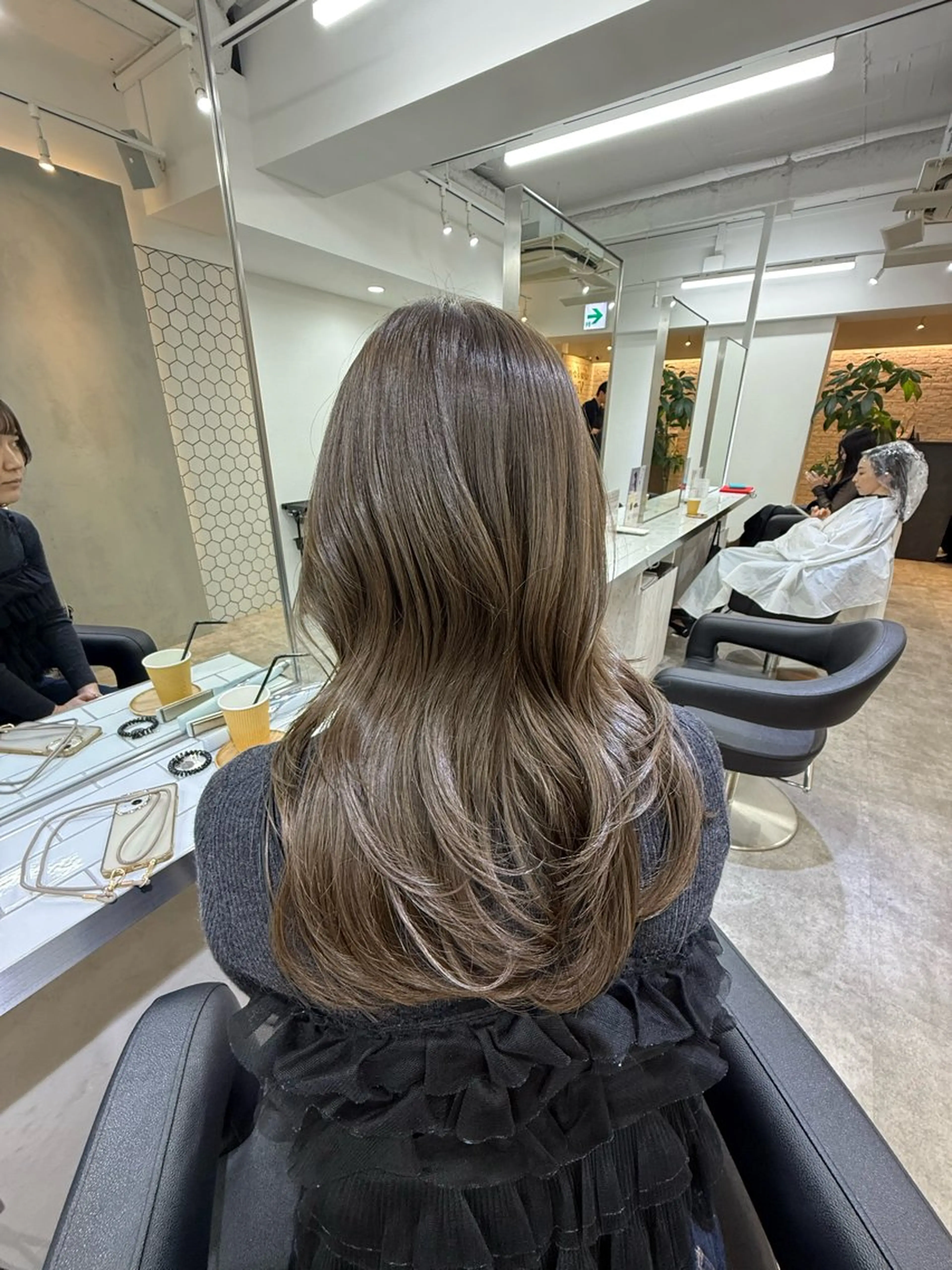 セミロング カラー ミディアムレイヤー 添田晃基のヘアスタイル