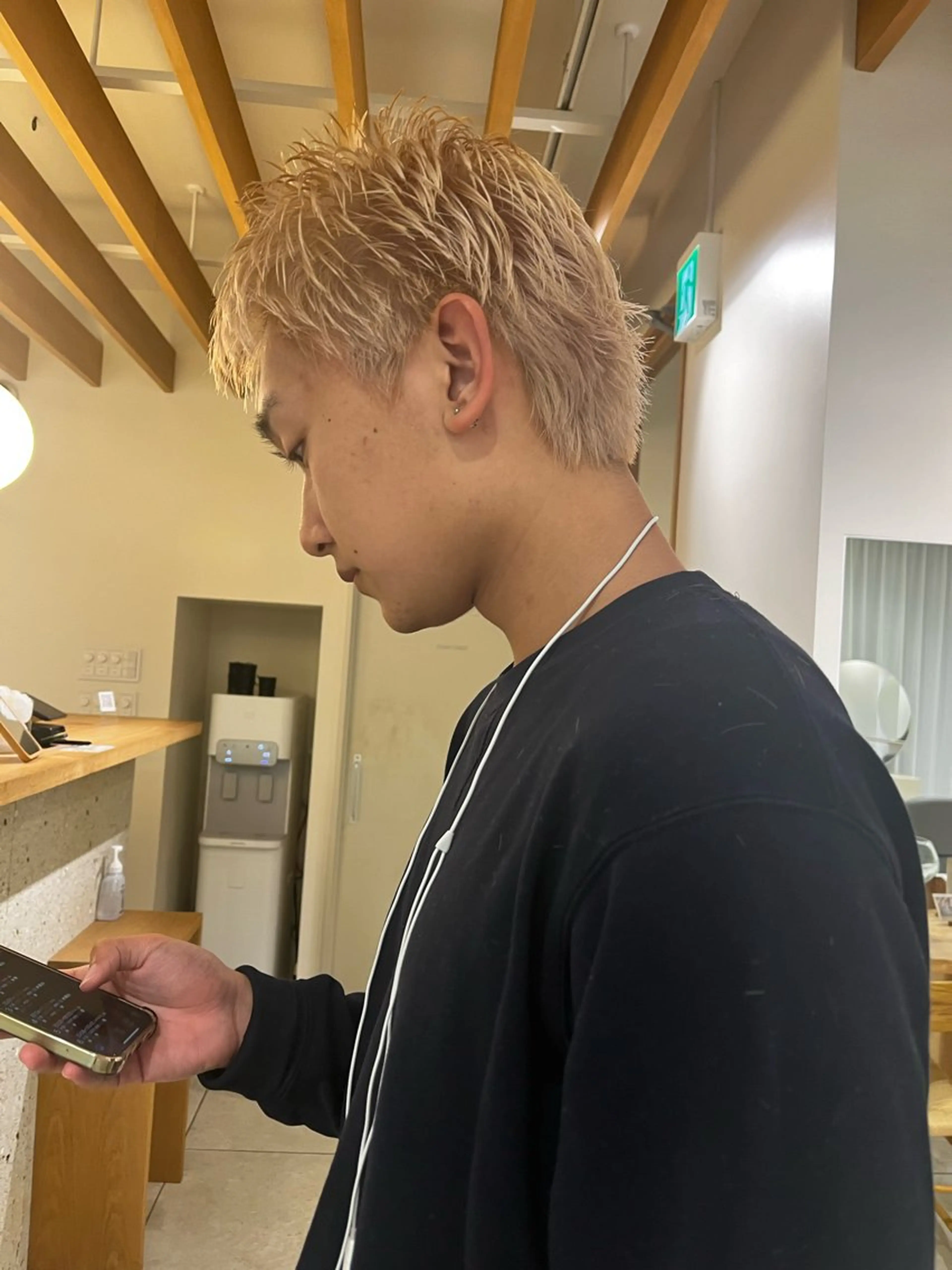 カラー メンズ メンズハイトーン スパイキーショート ブロンド ハイトーンカラー ヘアカラー カットモデル/ 髪質改善/みわのヘアスタイル