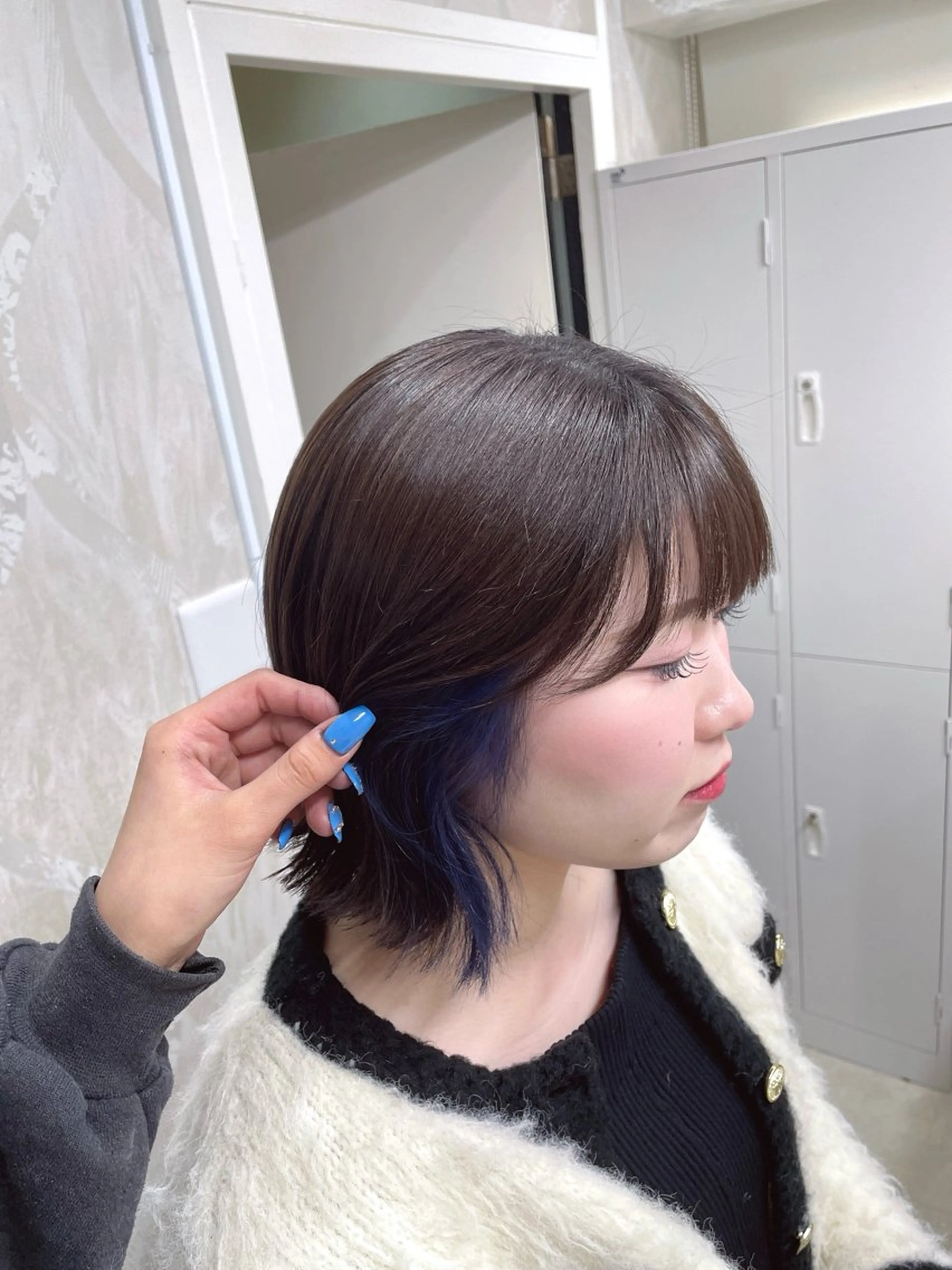 ミディアム カラー ブルーカラー イヤリングカラー ネイビーカラー カット ヘアカラー 🩵ハイトーン/ レイヤーYUZU🩵のヘアスタイル