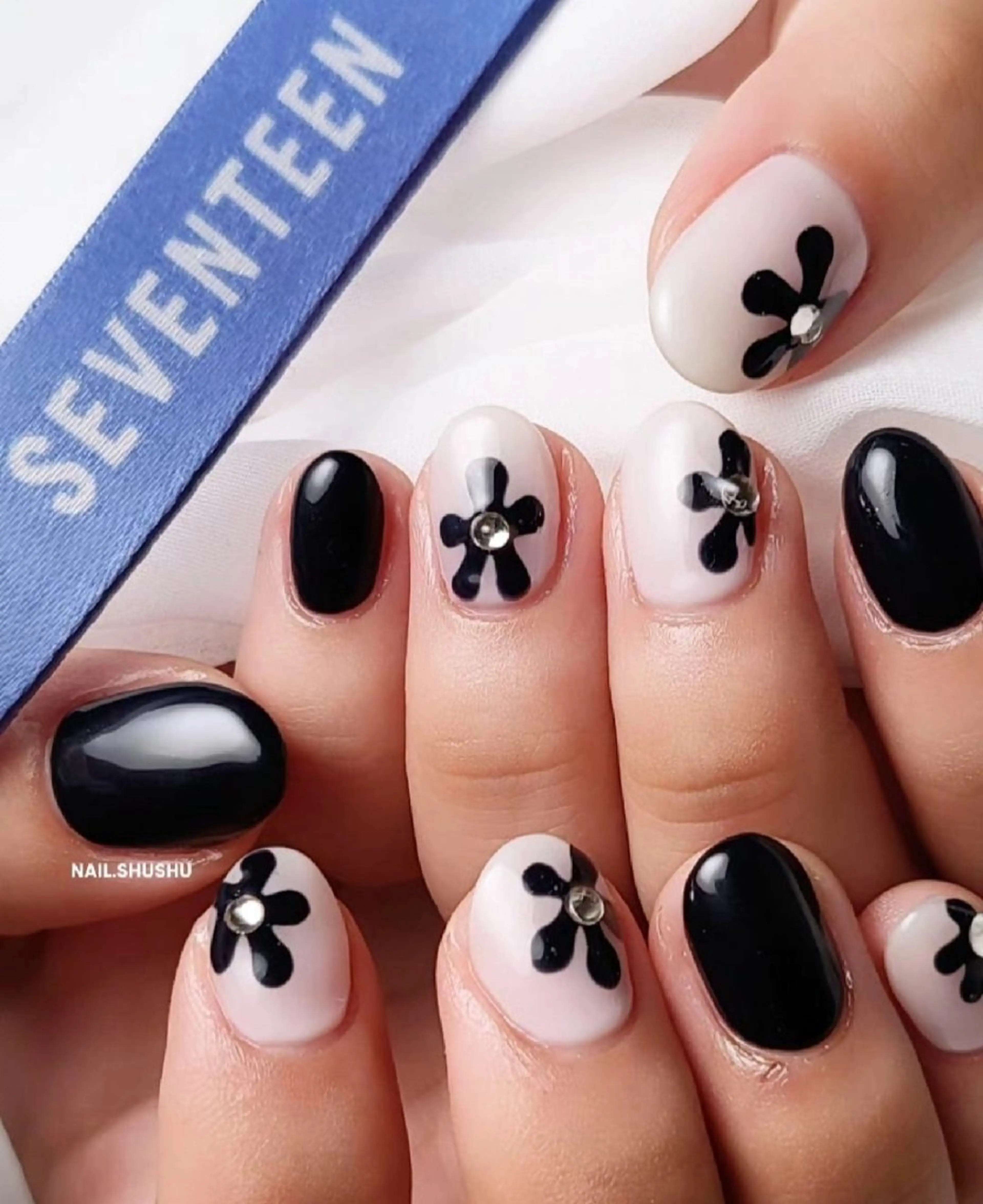 ネイル 持ち込み ニュアンスネイル ワンカラーネイル シンプルネイル 冬ネイル ハンドネイル 3dパーツ/流行り 👧shushu❤️のネイルデザイン