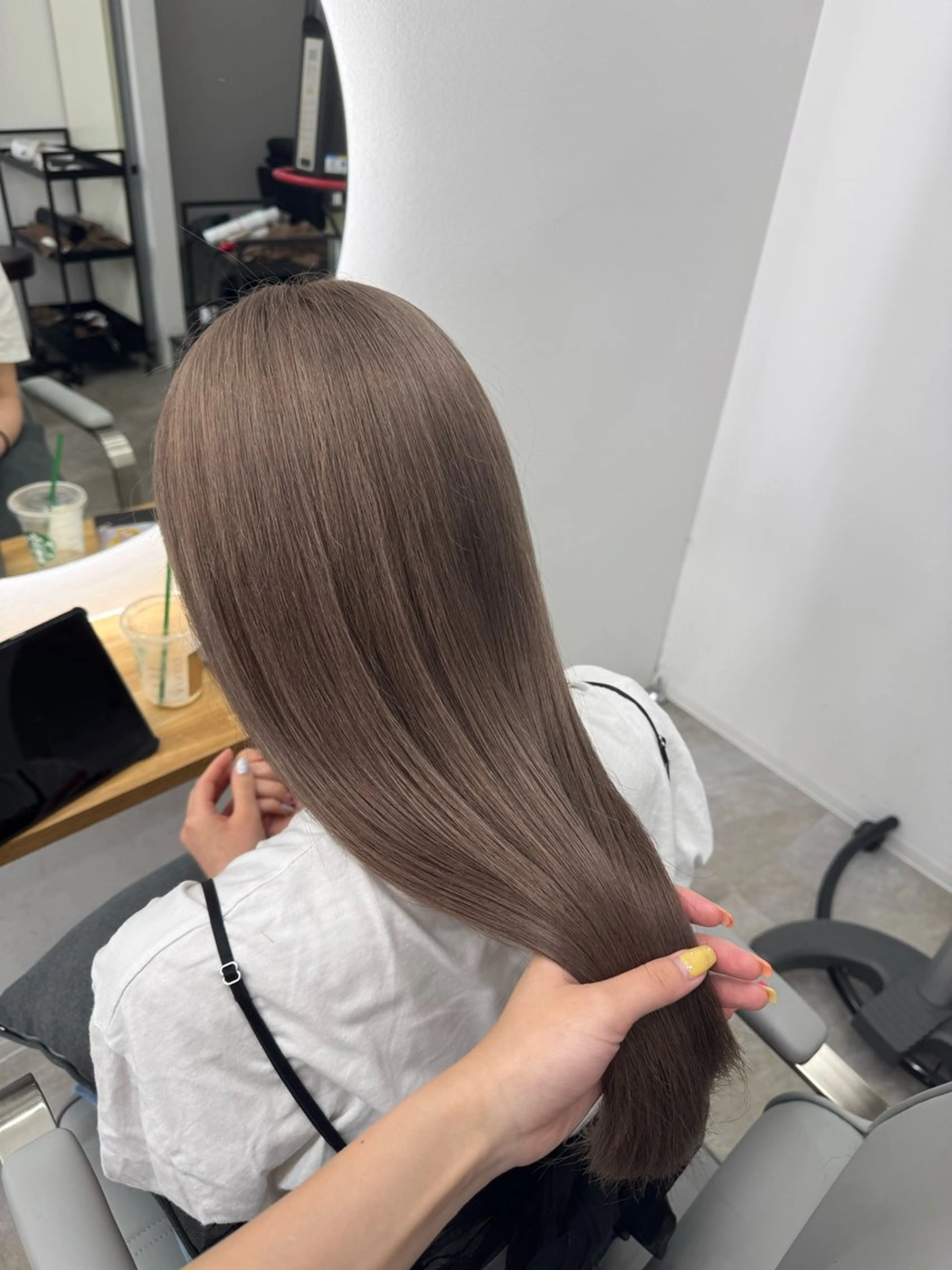 ロング レイヤーカット ベージュ/KANAのヘアスタイル