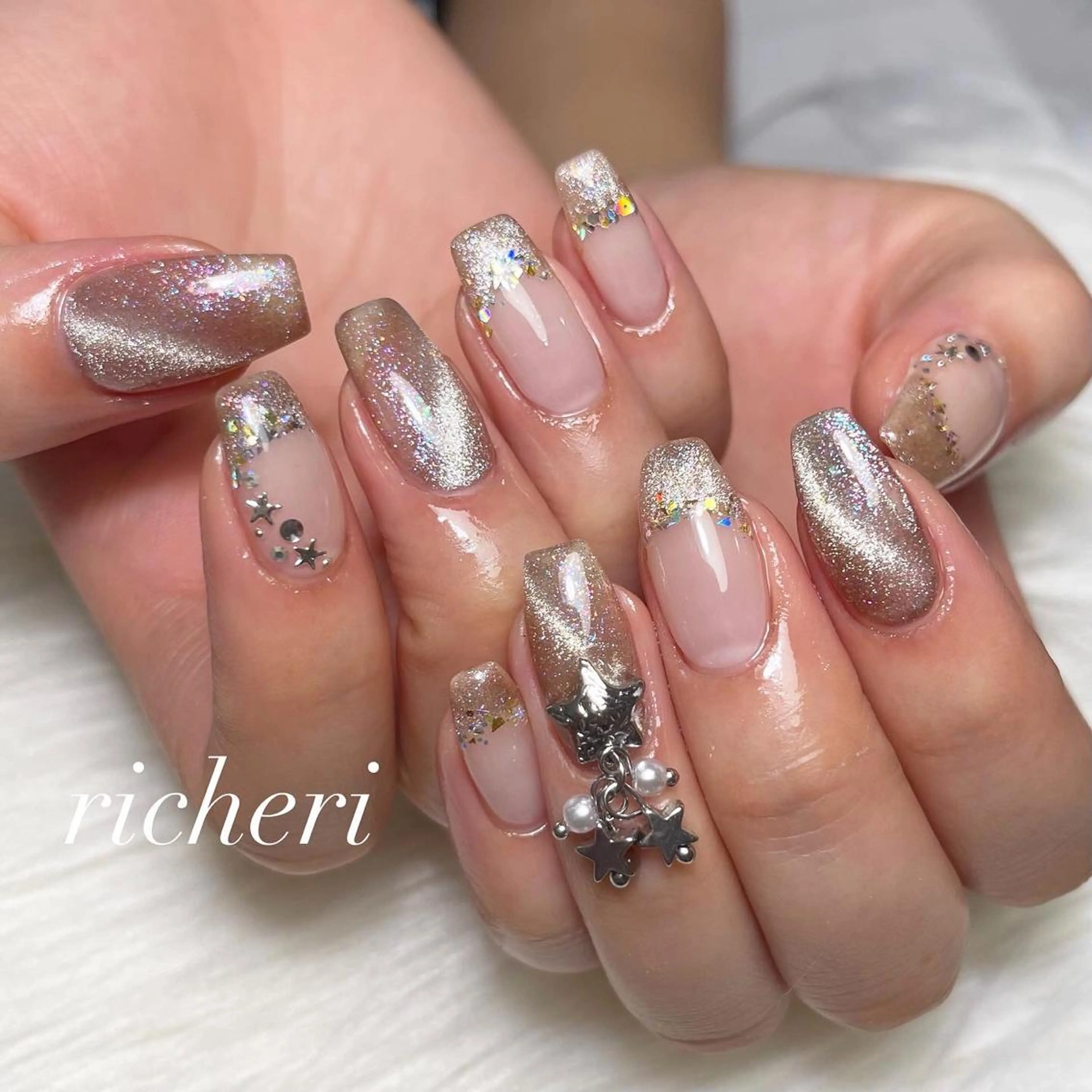 ミディアム ネイル 韓国風ヘア アートネイル フレンチネイル ジェルネイル ガラスフレンチ richeri beautyのエステ・リラクイメージ