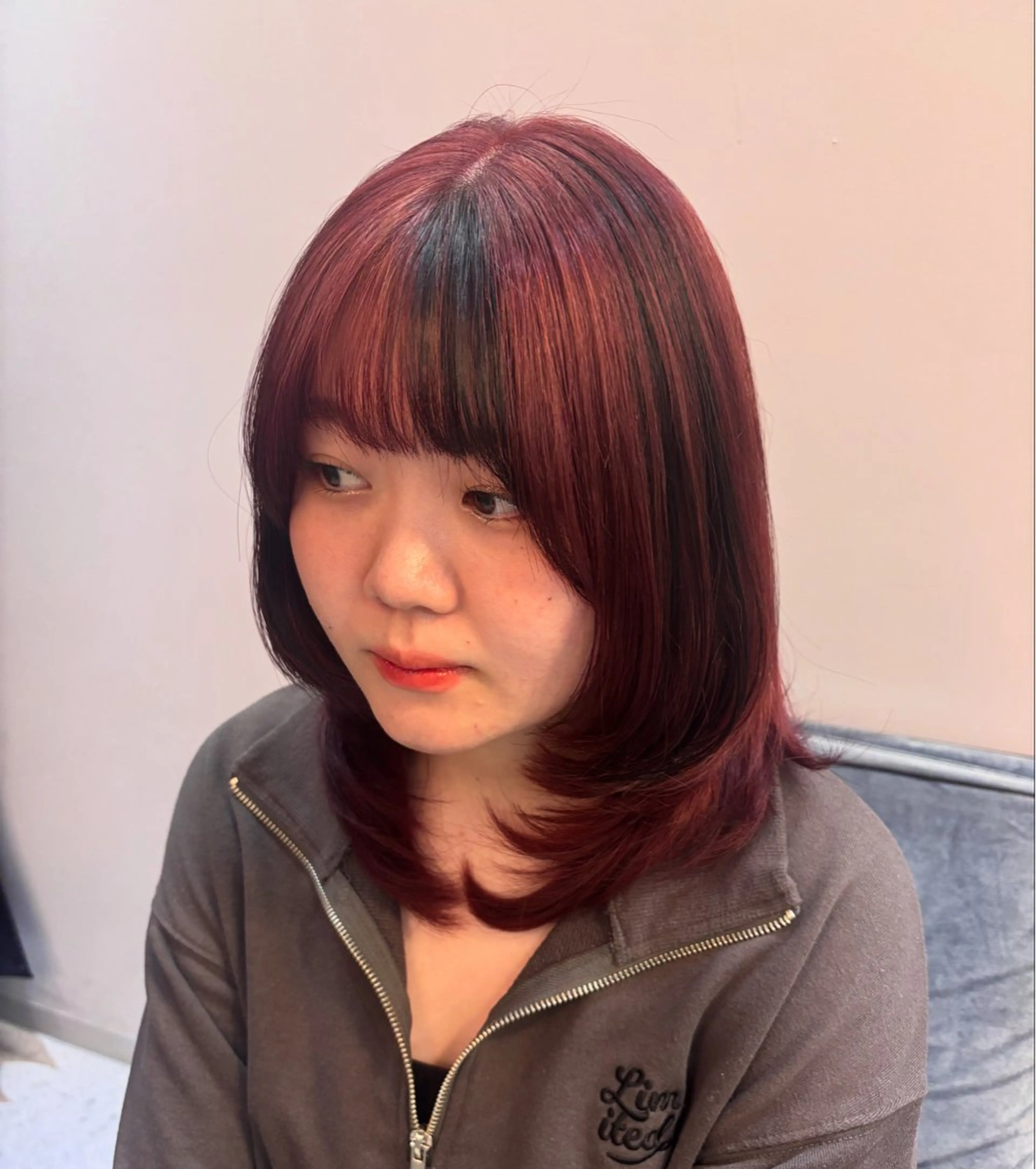 ミディアム カラー デザインカラー momo/レイヤー /デザインカラーのヘアスタイル