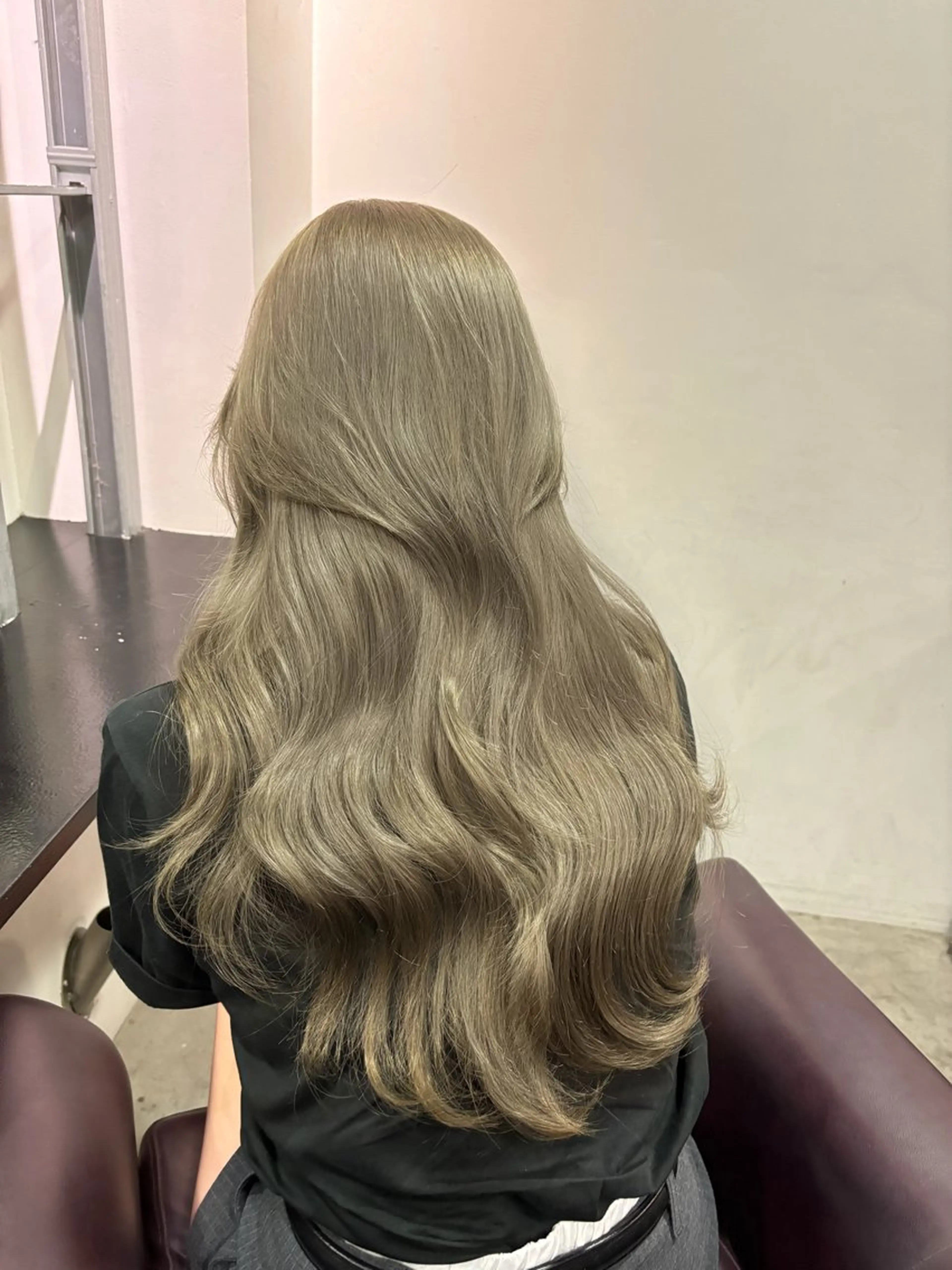 ロング カラー ヘアカラー オリーブベージュ 🫒🩶Rianaのヘアスタイル