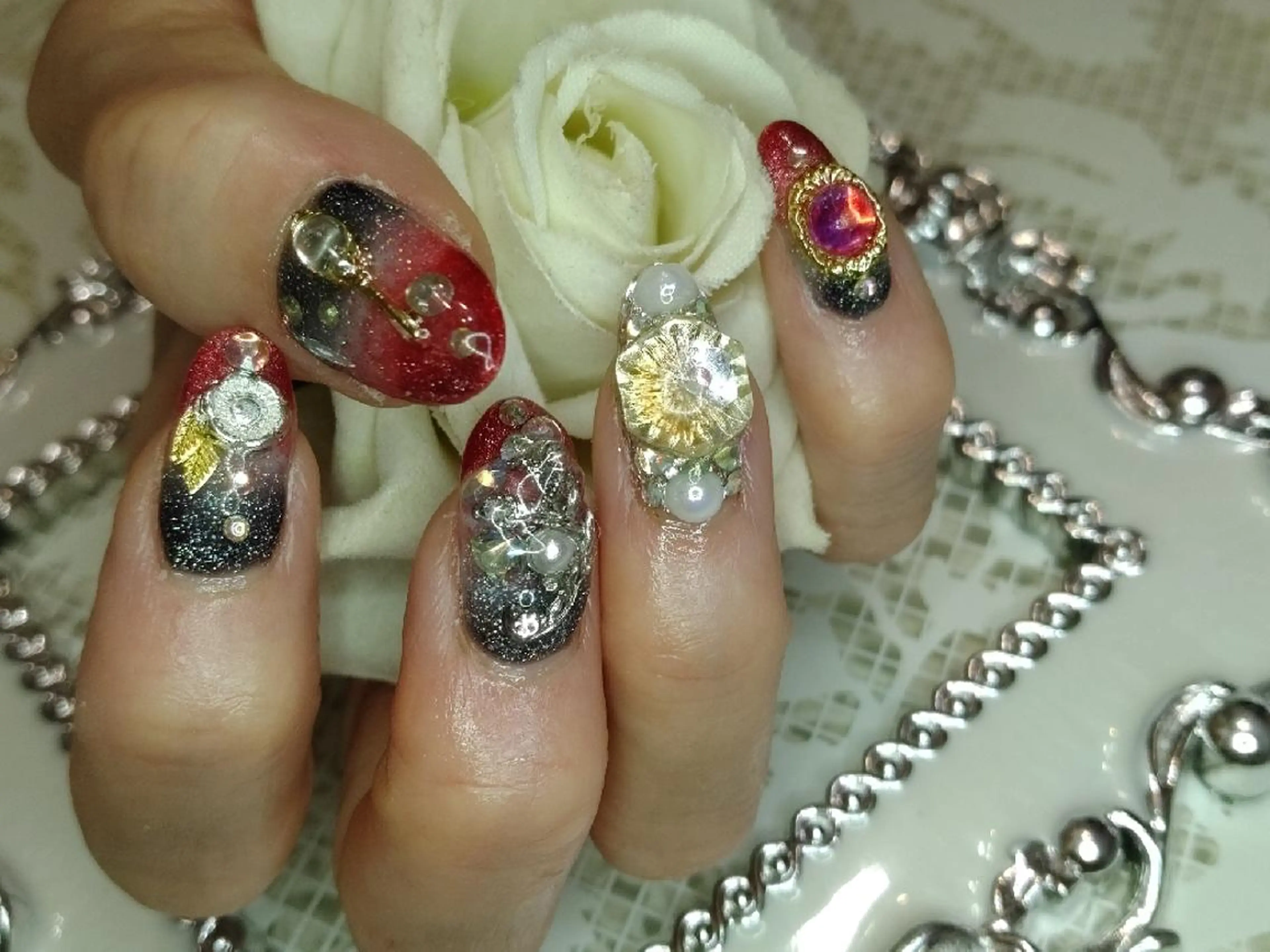 ネイル エステとネイル ローズコンフォートのネイルデザイン