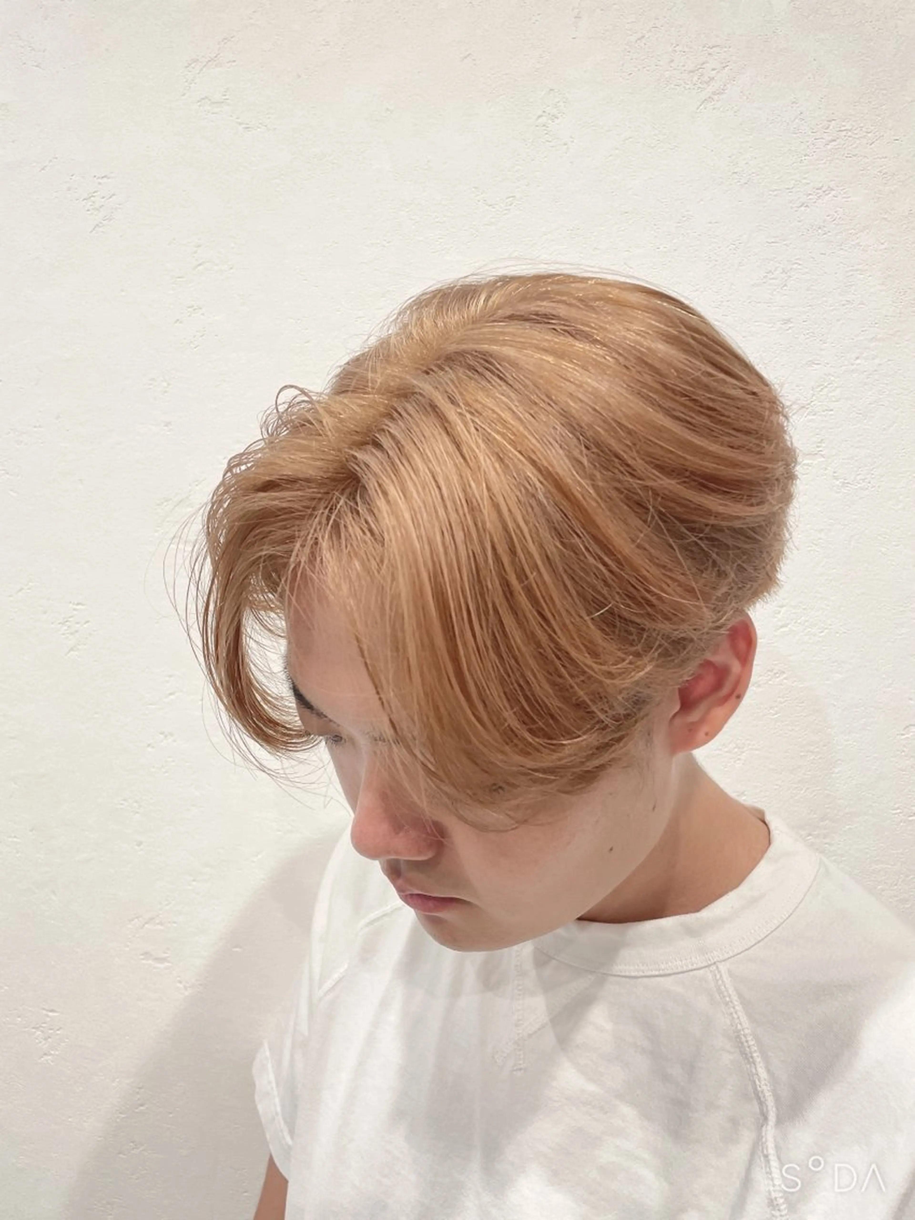 カラー ブリーチ Noa/レイヤー カット🩵パーマのヘアスタイル