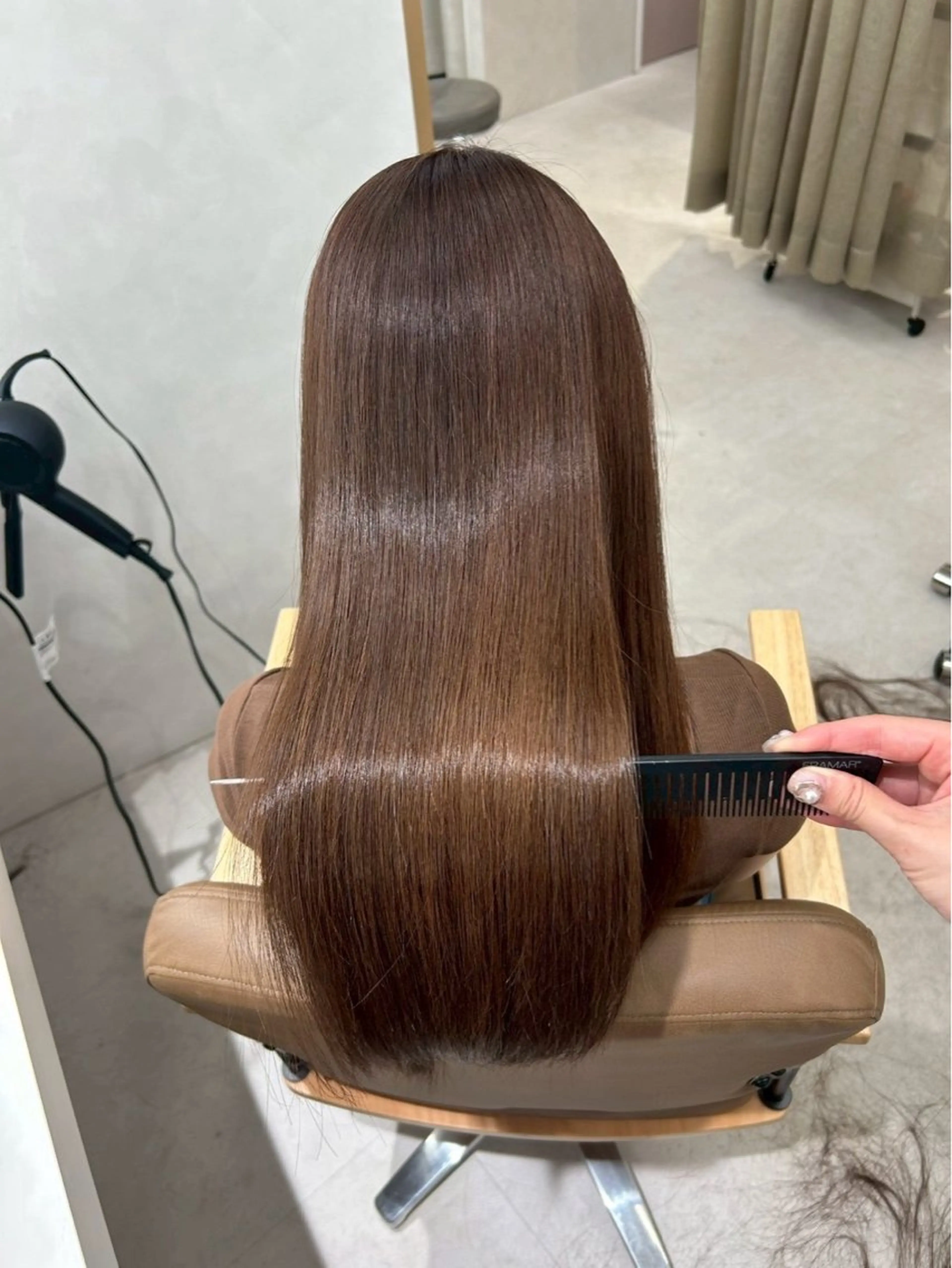 ロング SLASHスラッシュ 伊藤眞代のヘアスタイル
