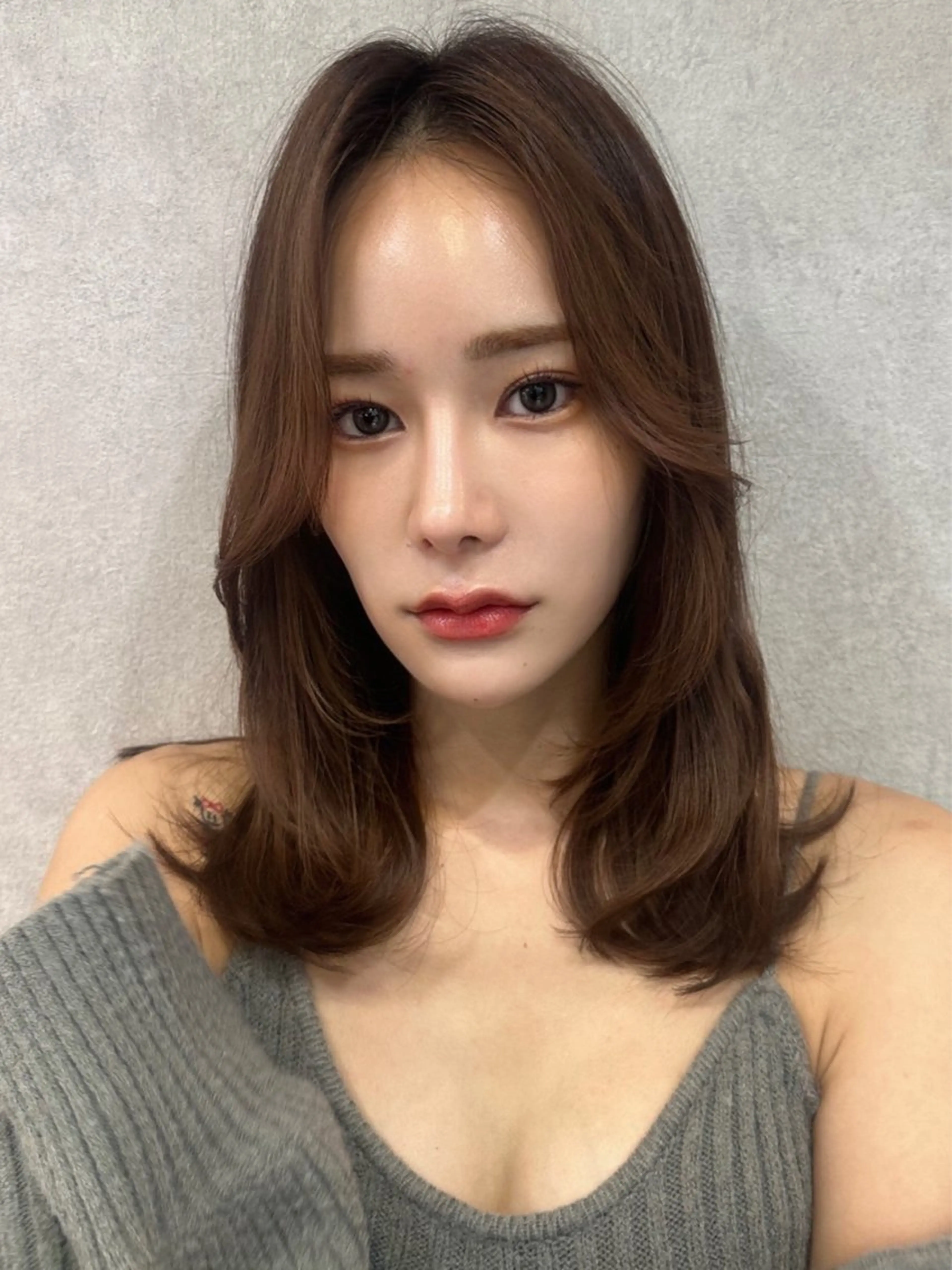 ミディアム 顔まわりレイヤー 顔周りカット 韓国風ヘア レイヤーカット 小顔カット カット ヘアカラー トリートメント ヘアセット 銀座副店長/レイヤー /髪質改善/田島のヘアスタイル