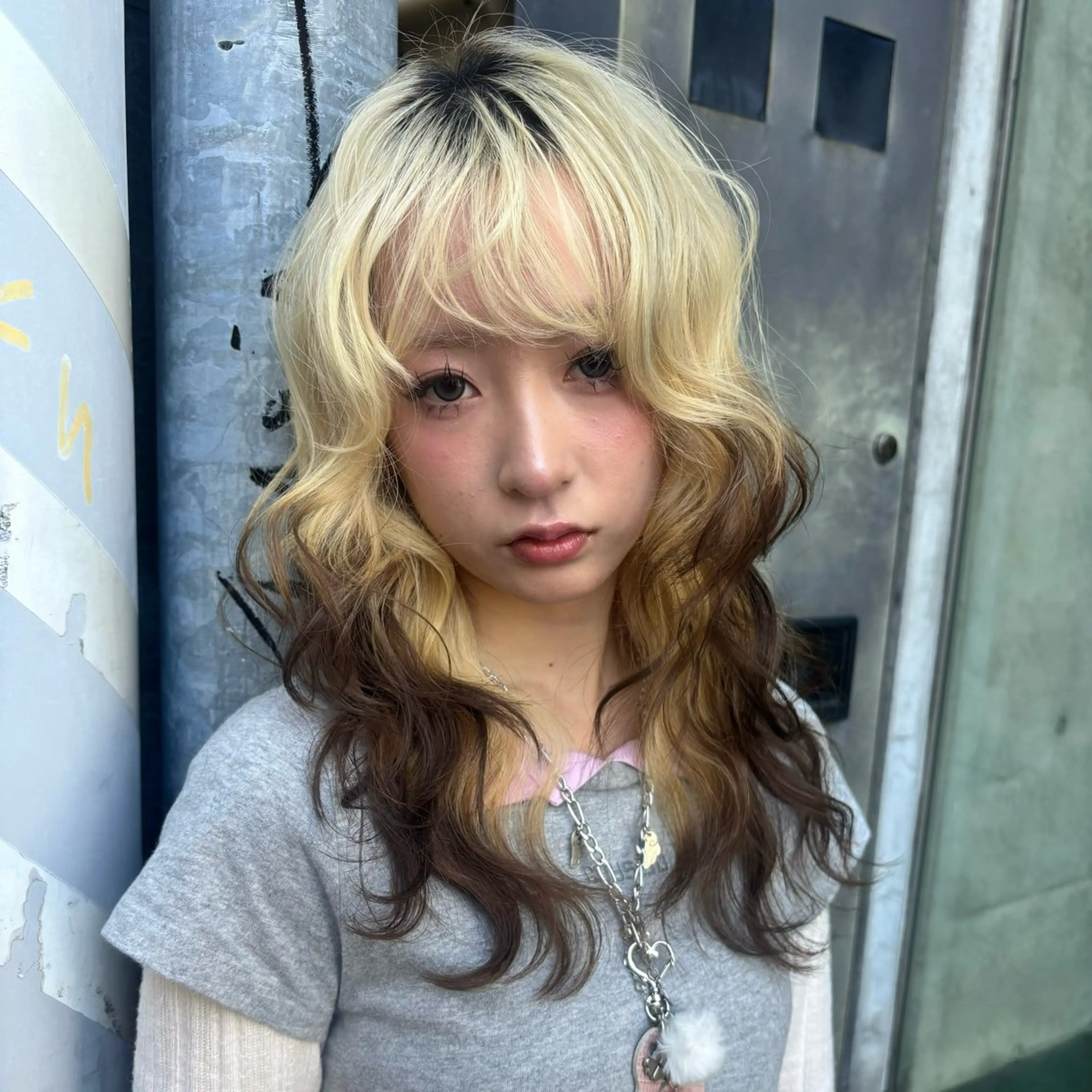 セミロング ハッシュカット 栄/レイヤーカット/ ベージュカラー/モモのヘアスタイル