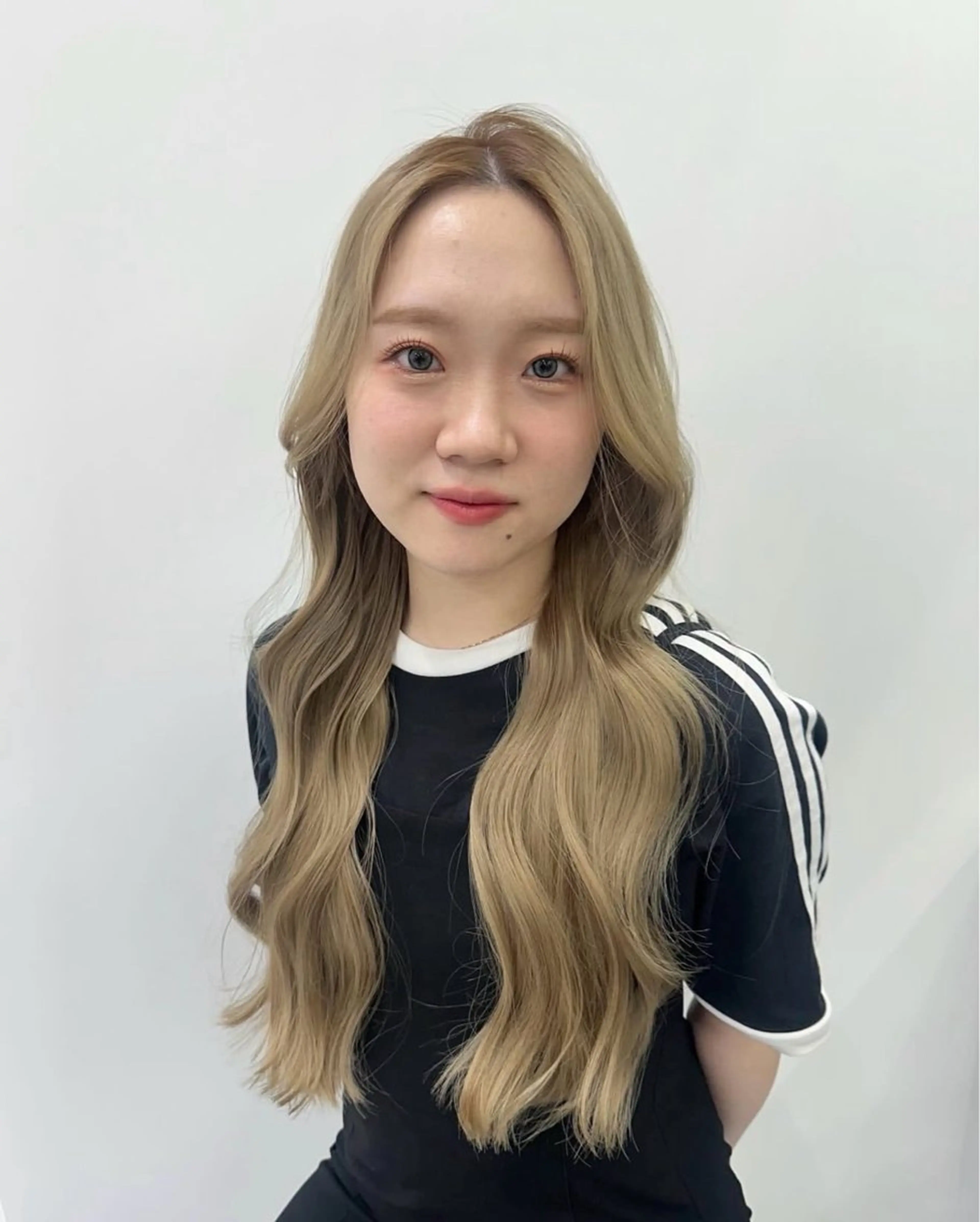 ロング カット ヘアカラー Hana ハイトーン🕯🩰のヘアスタイル