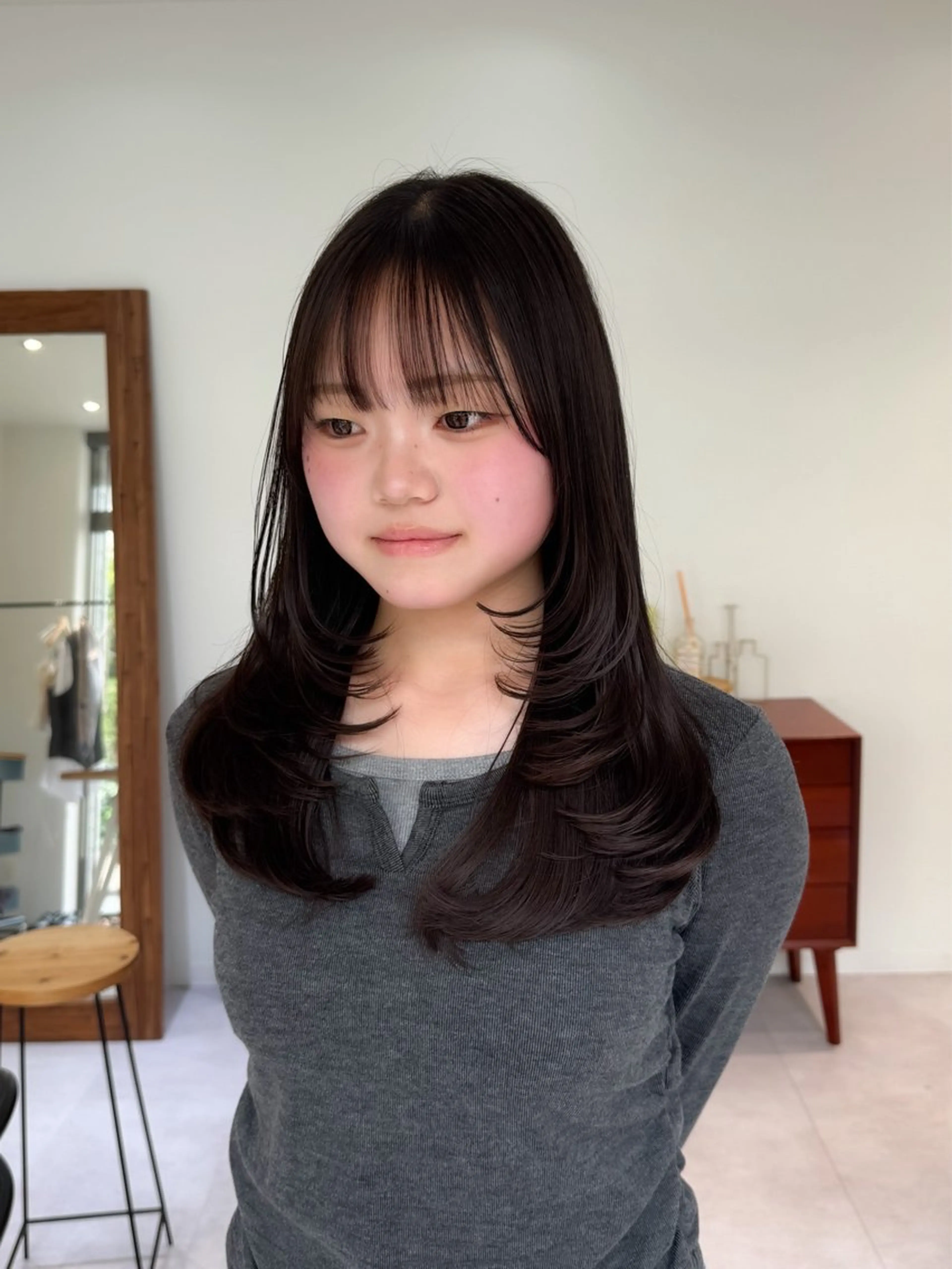 ロング カラー ヘアアレンジ ブリーチ ダブルカラー イヤリングカラー イルミナカラー ブリーチなしカラー カット ヘアカラー トリートメント 立川レイヤー 透明感カラーaoiのヘアスタイル