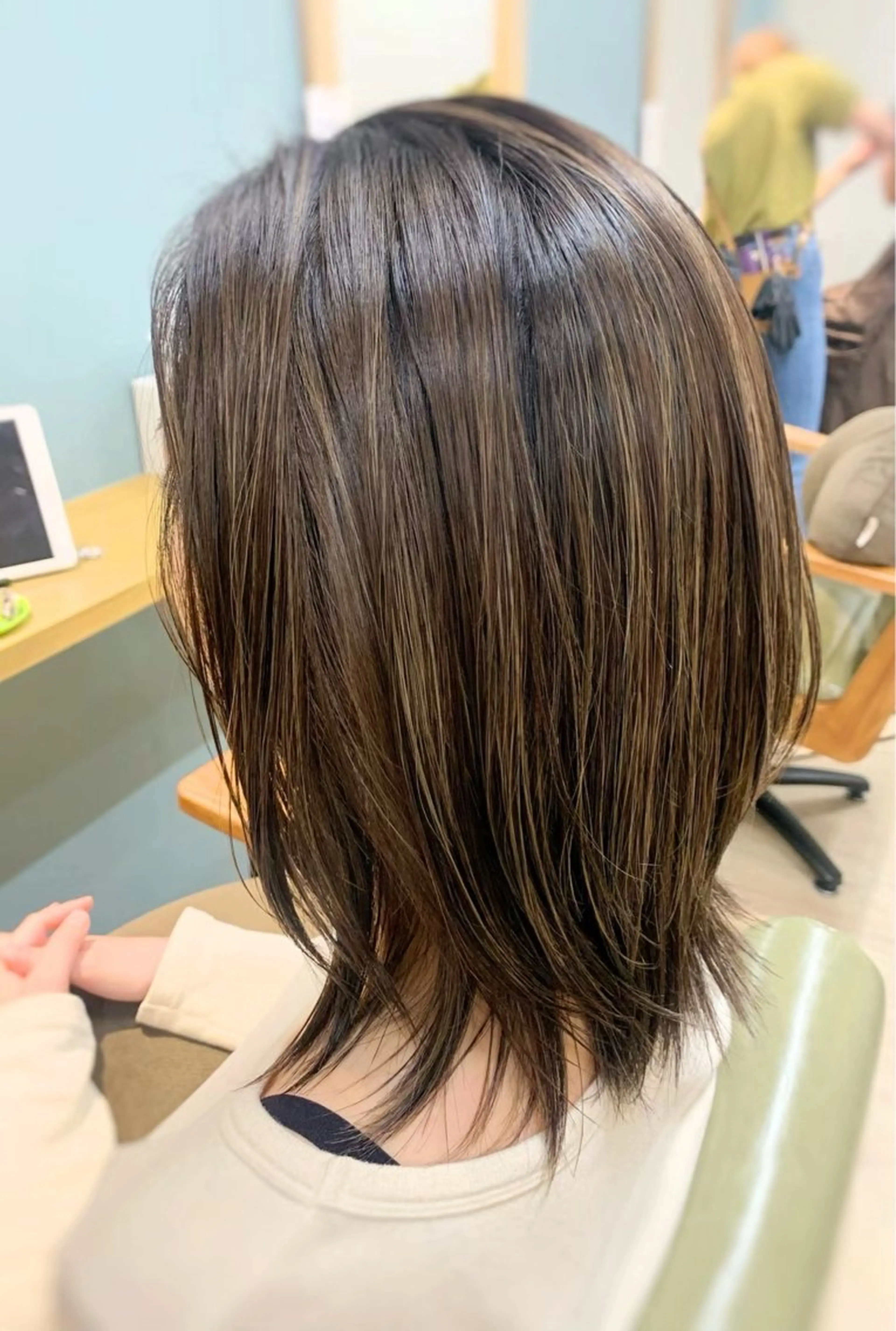 ミディアム ミディアムパーマ ハイライト 縮毛矯正 宮澤 泉のヘアスタイル