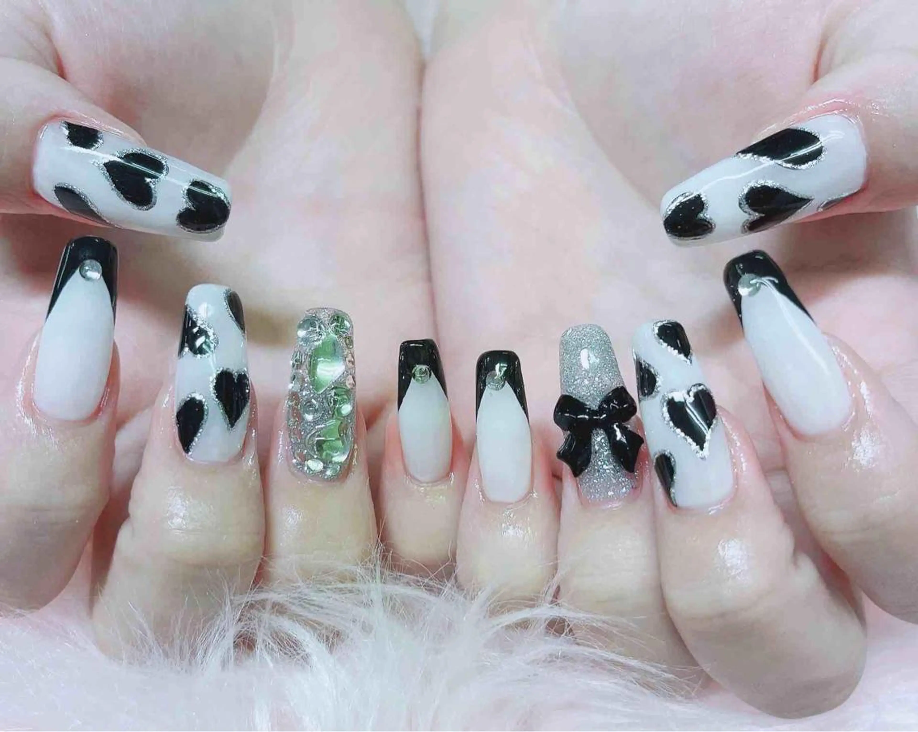 ネイル ハンドネイル MoonNail ユリ🌸のネイルデザイン