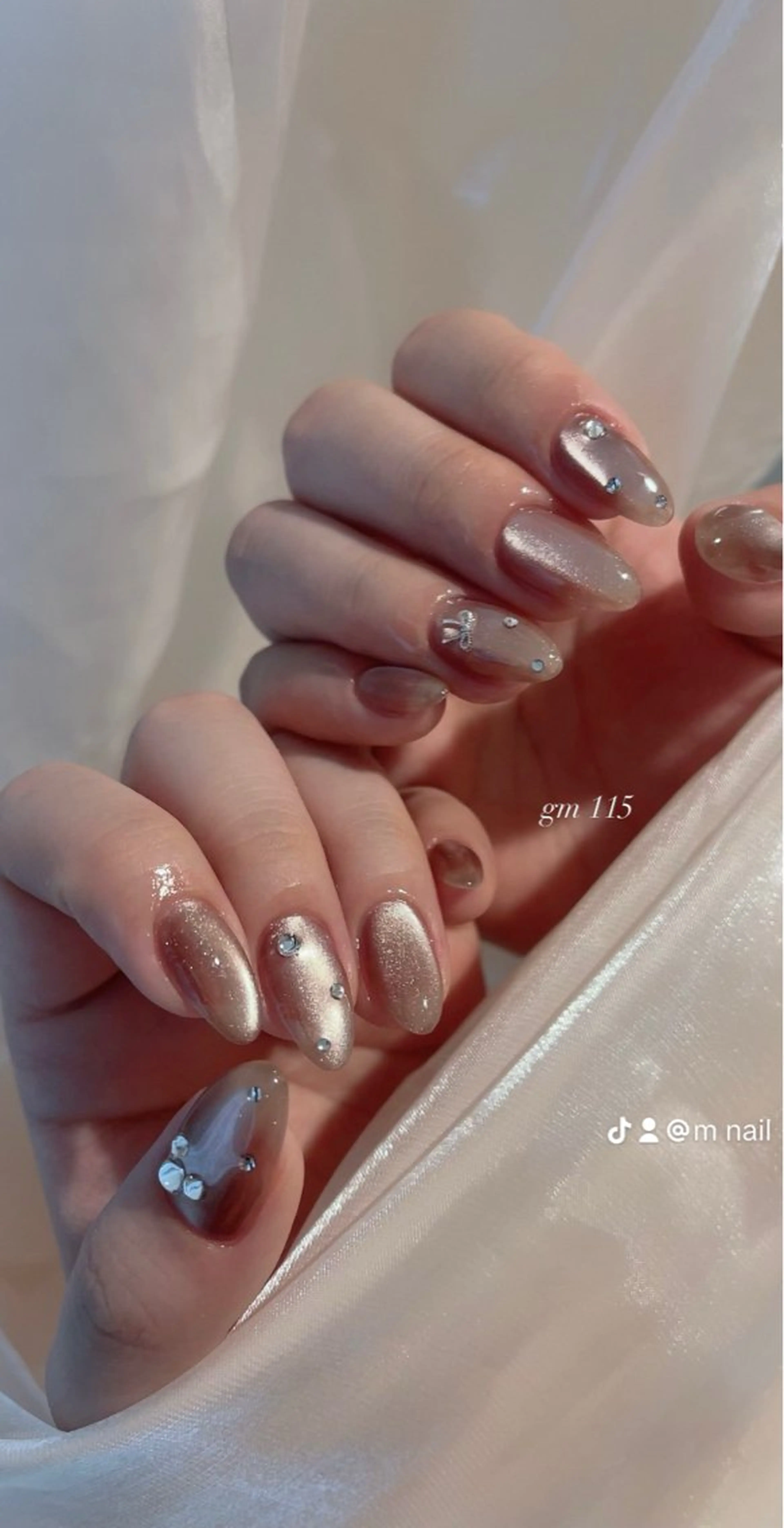 ミディアム ハンドネイル 小河原 舞のネイルデザイン