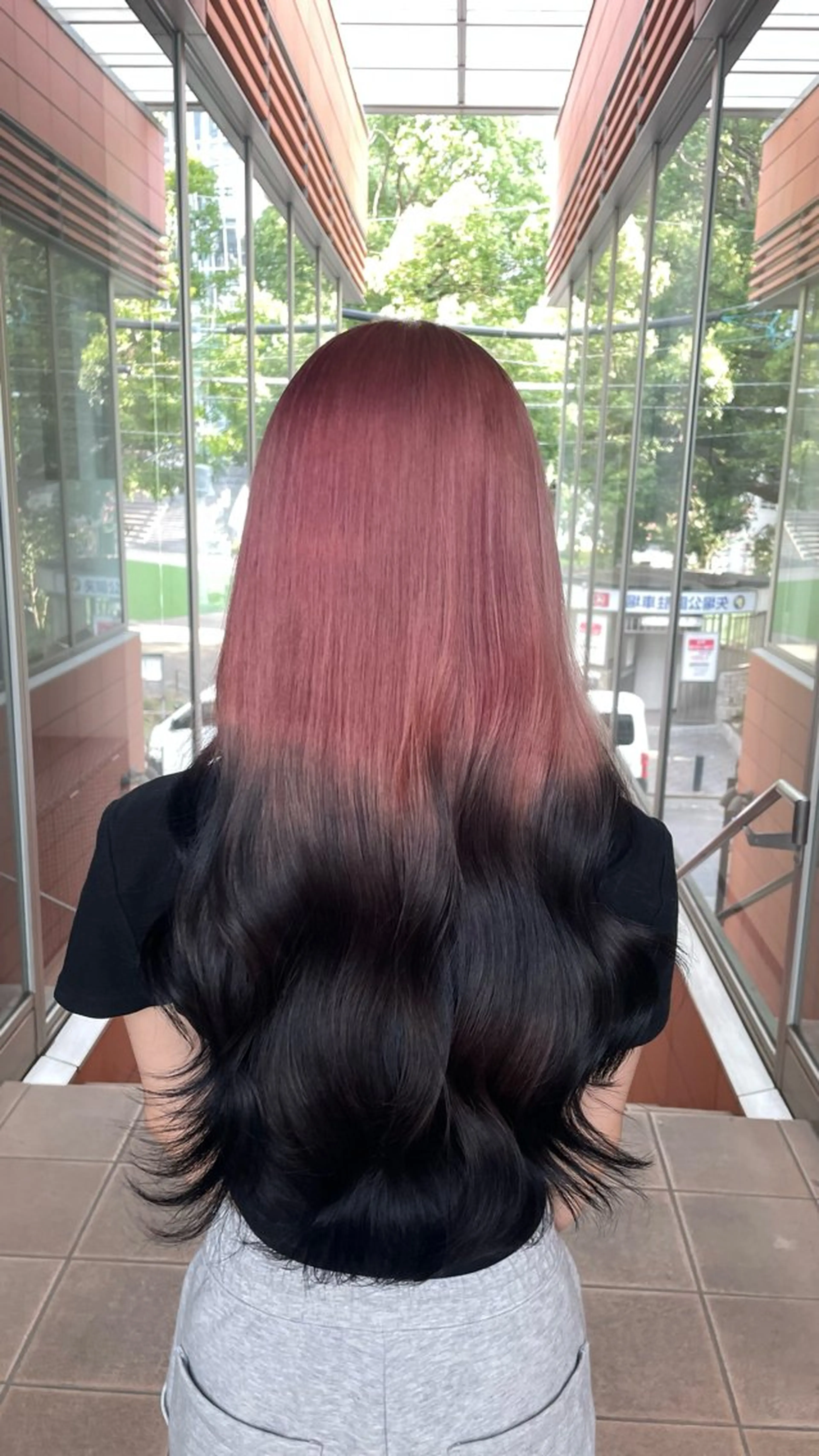 ロング カラー ヘアカラー トリートメント ブリーチ/髪質改善/ ハイトーン/暖色のヘアスタイル