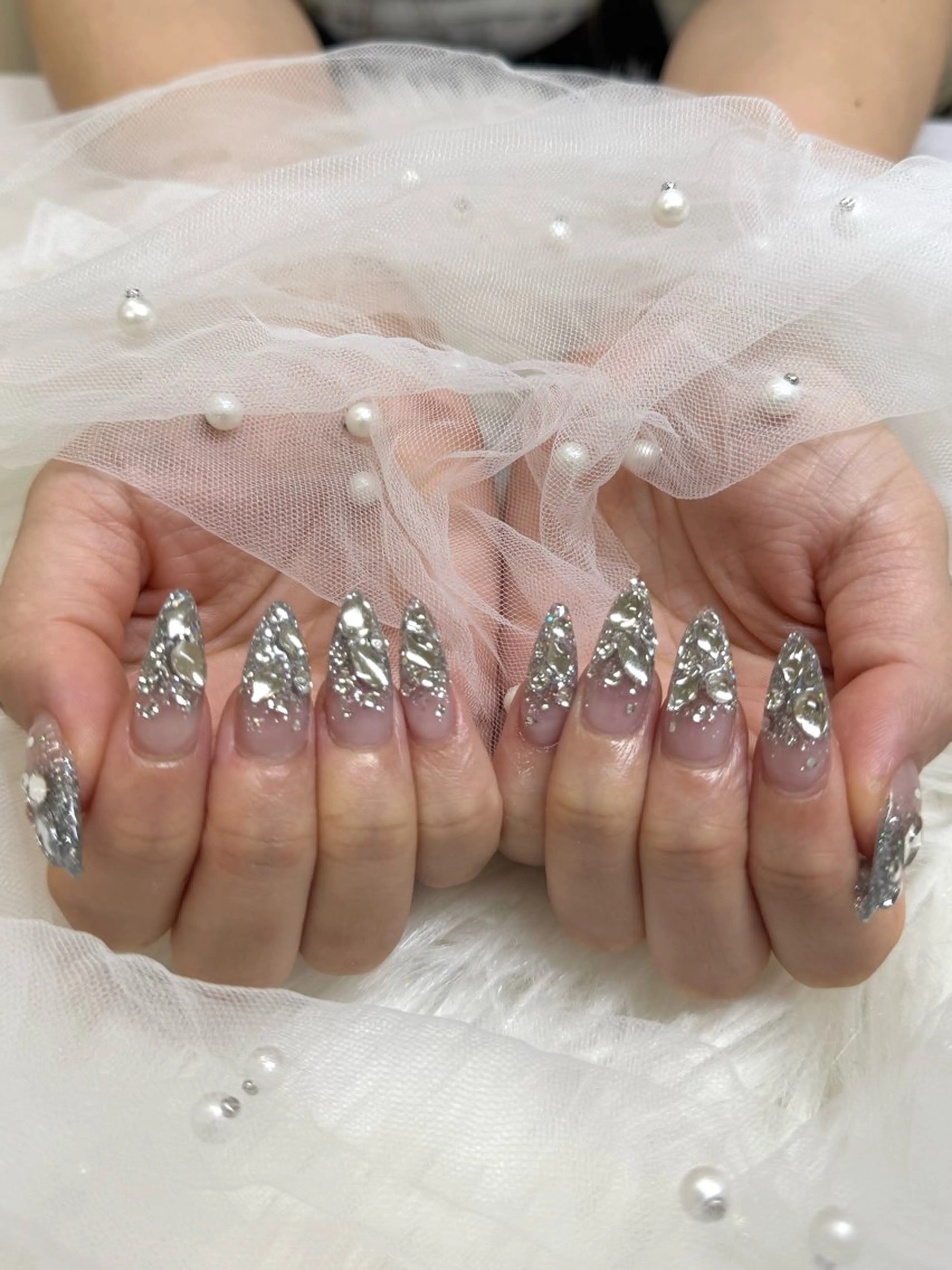 ネイル キラキラネイル ラメ(グリッター) ラメグラデーション シルバー ストーンネイル ハンドネイル LUCAS 千葉 AOI💅🏾💕のネイルデザイン