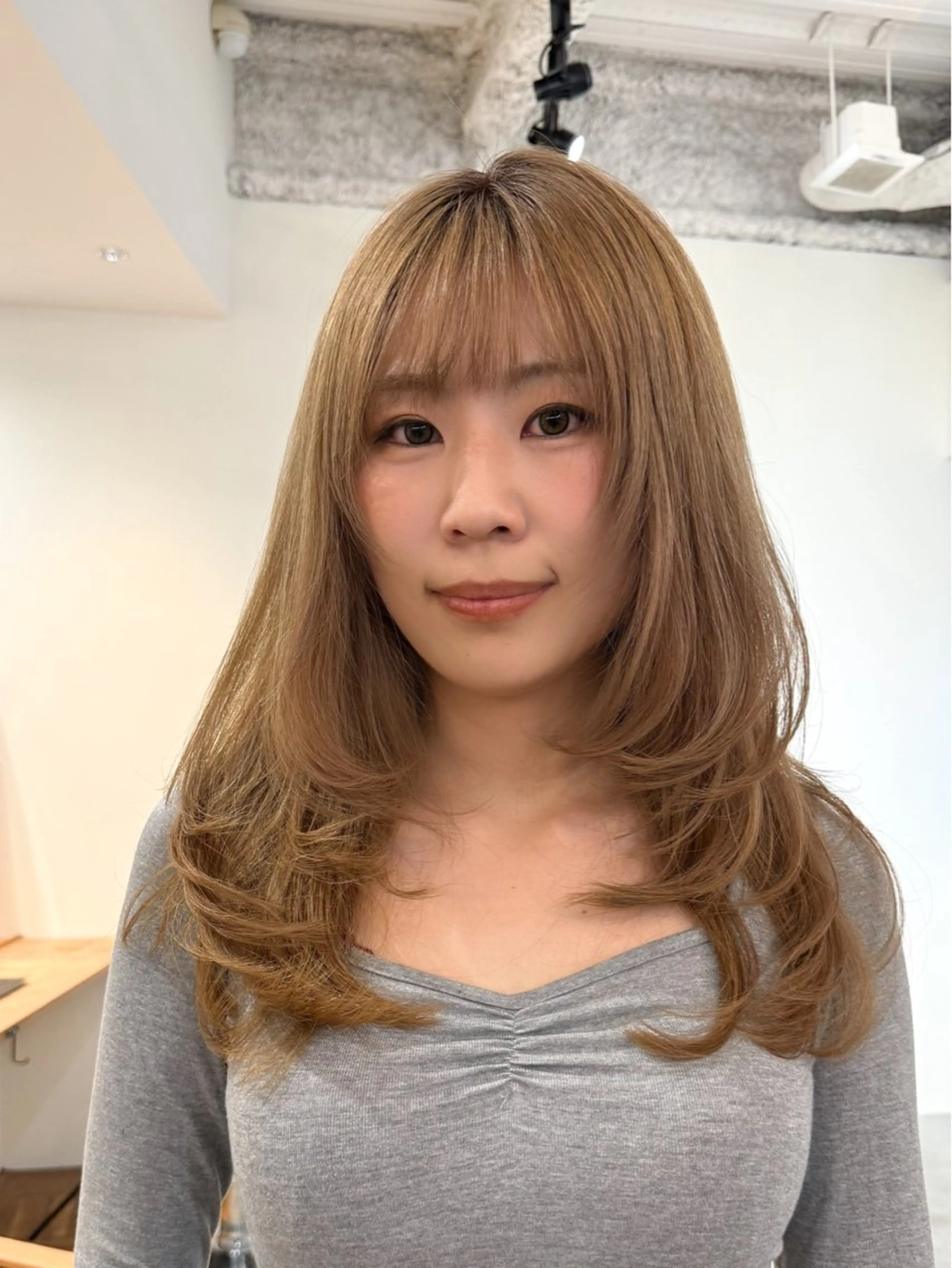 ロング maruquee de mashu所属・モモコ/ブリーチ/ ミルクティカラーのヘアスタイル