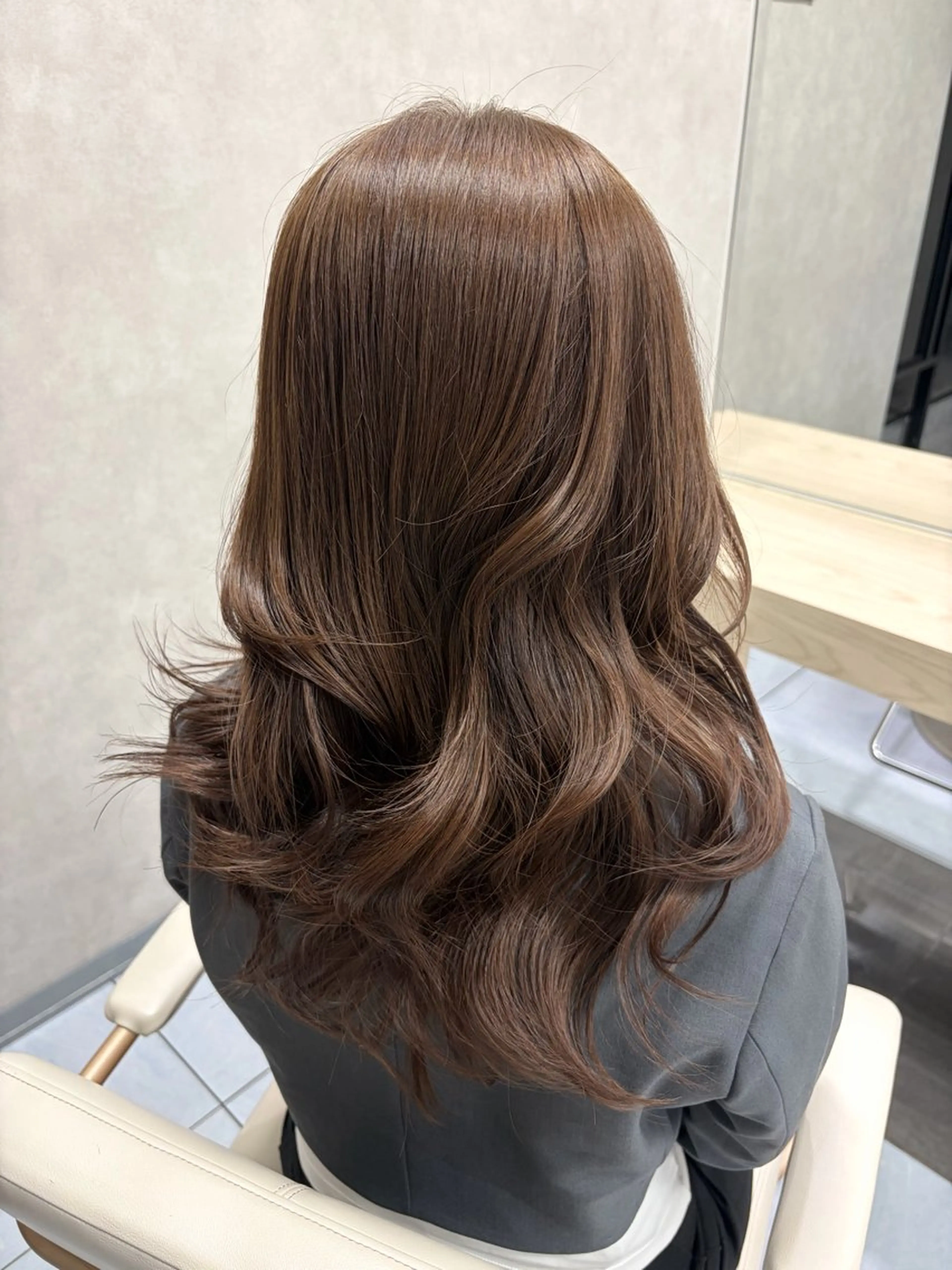 ロング カラー カット ヘアカラー トリートメント 小顔レイヤー/明るめ ベージュ/モモ/横浜のヘアスタイル