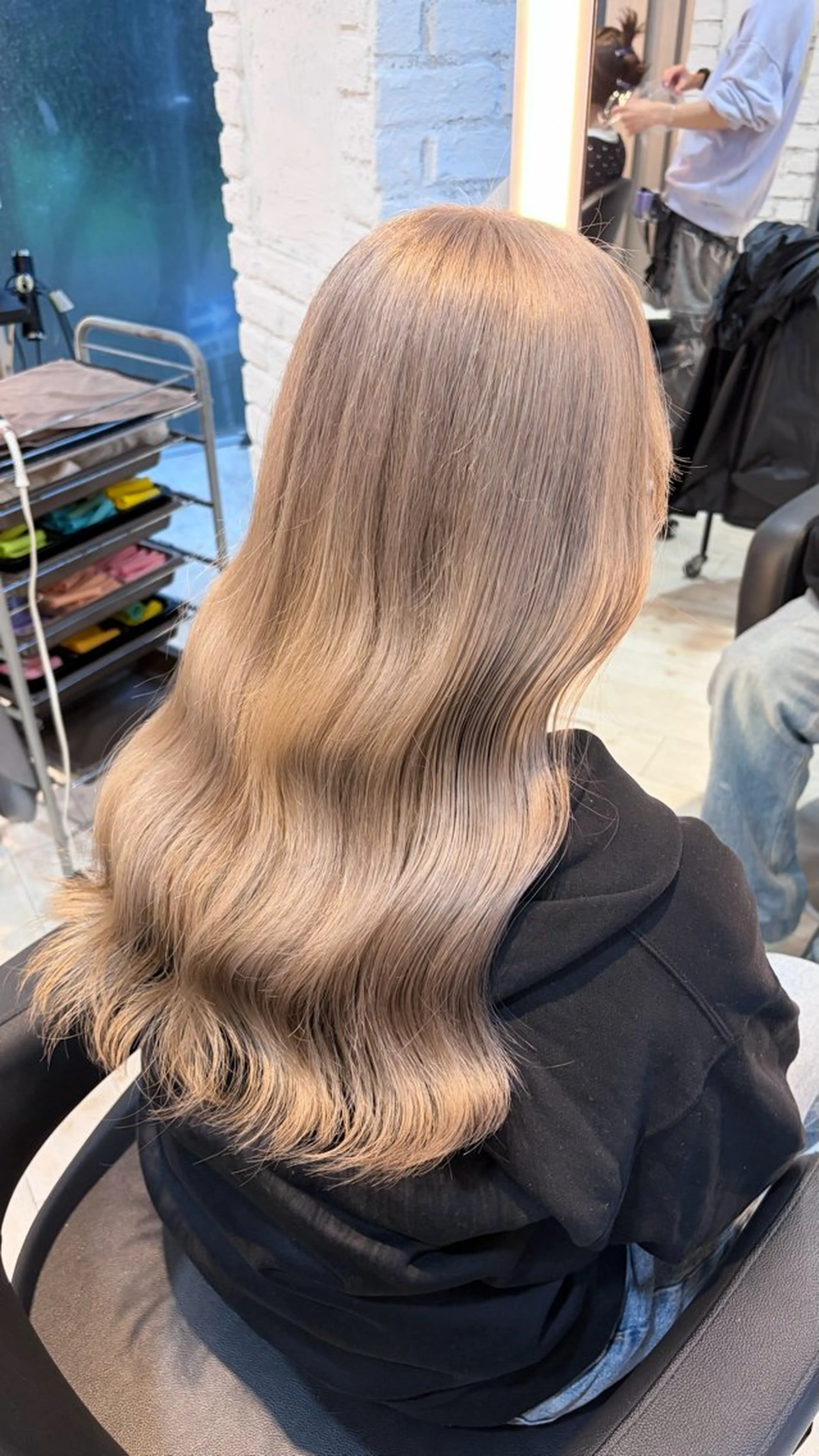 ロング カラー ヘアカラー トリートメント ブリーチ/髪質改善/ ハイトーン/暖色のヘアスタイル