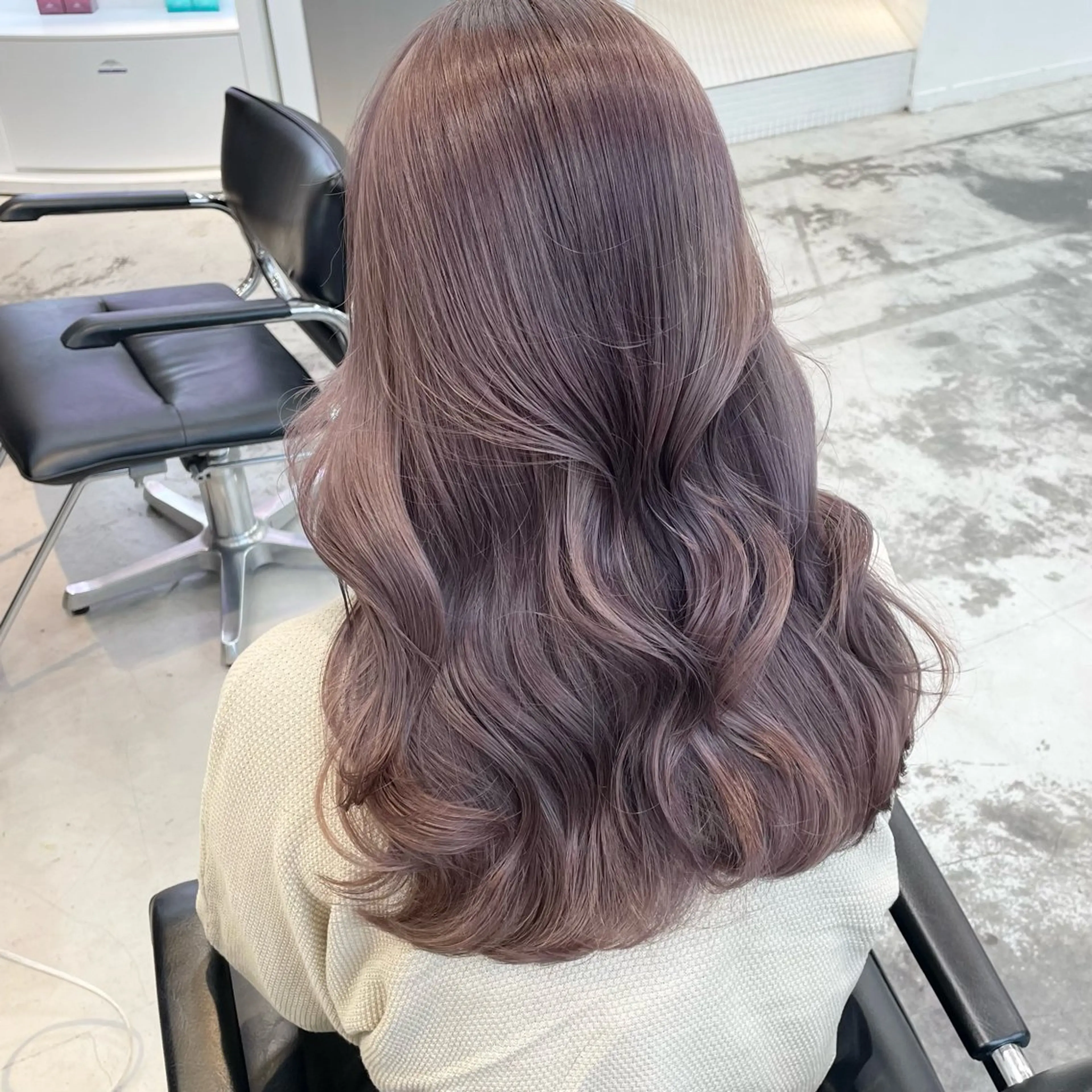 ロング カラー ブリーチ 透明感カラー グレージュ ラベンダーカラー ラベンダーグレージュ レイヤー×グレージュ /ピンク🩷mioのヘアスタイル