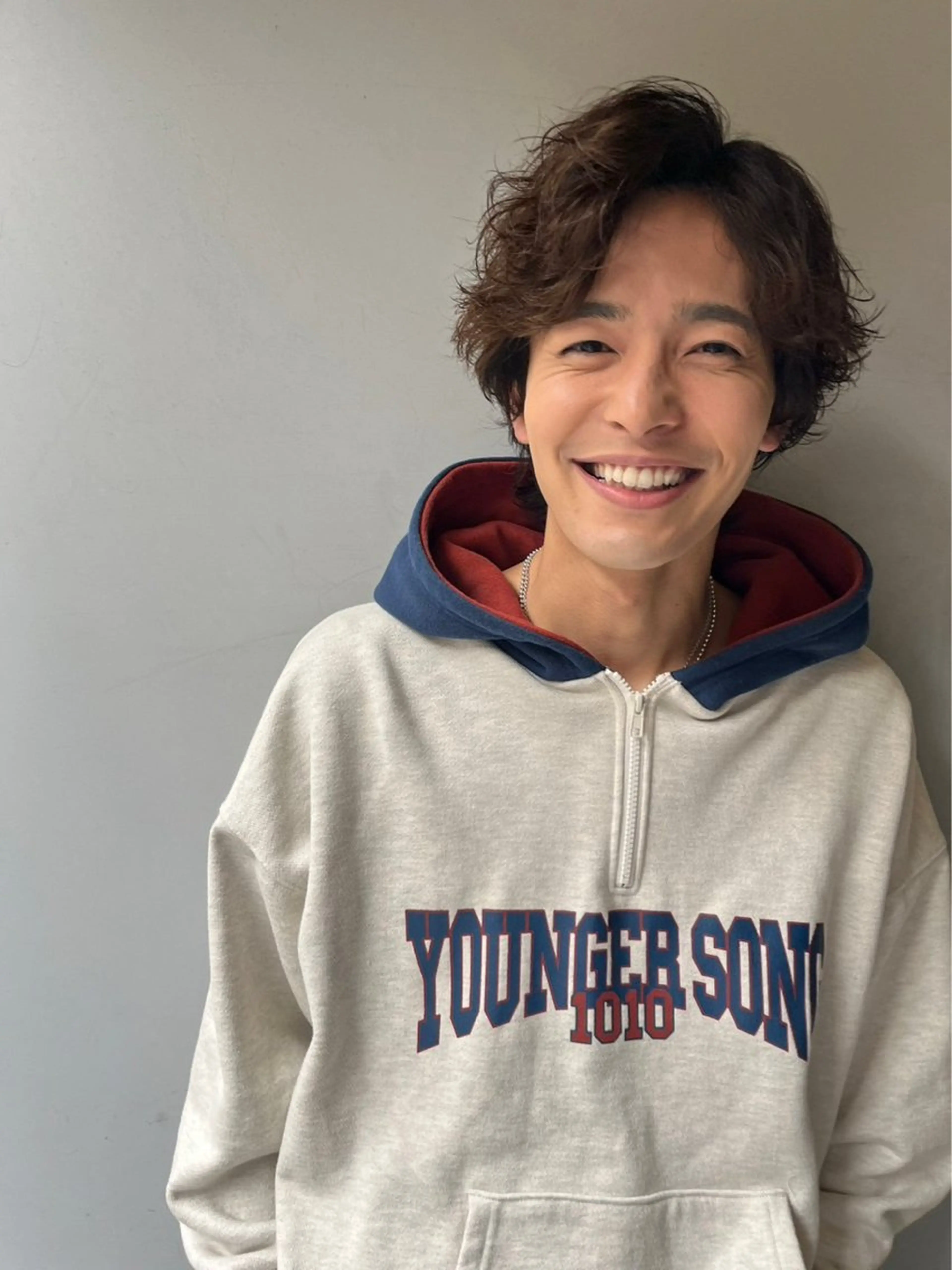 ショート メンズ マッシュ メンズパーマ 外ハネヘア メンズパーマ 毛流れ/シャドウのヘアスタイル