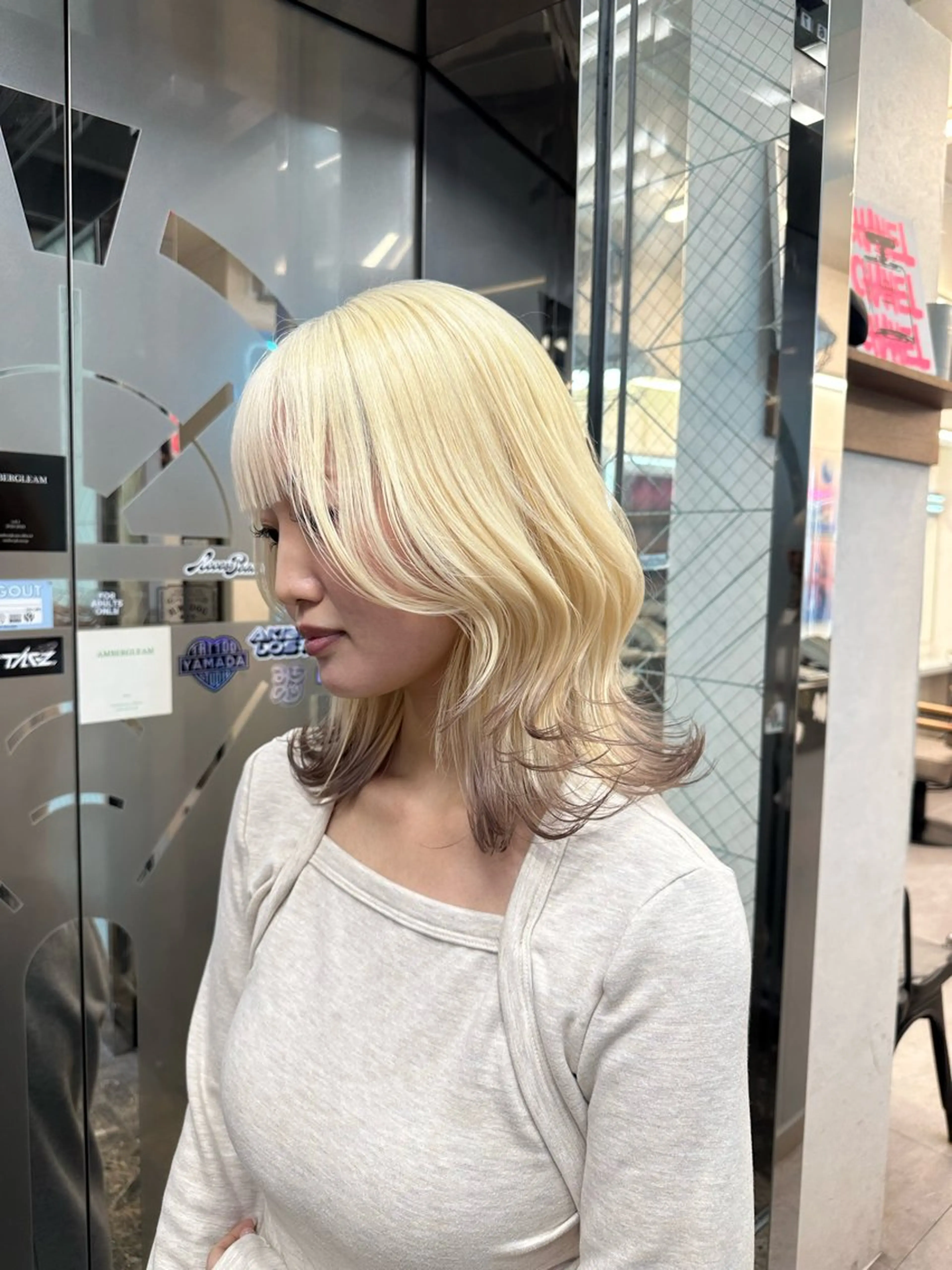 セミロング カラー ブロンド ヘアカラー モデル募集 🟡SUMIKAのヘアスタイル
