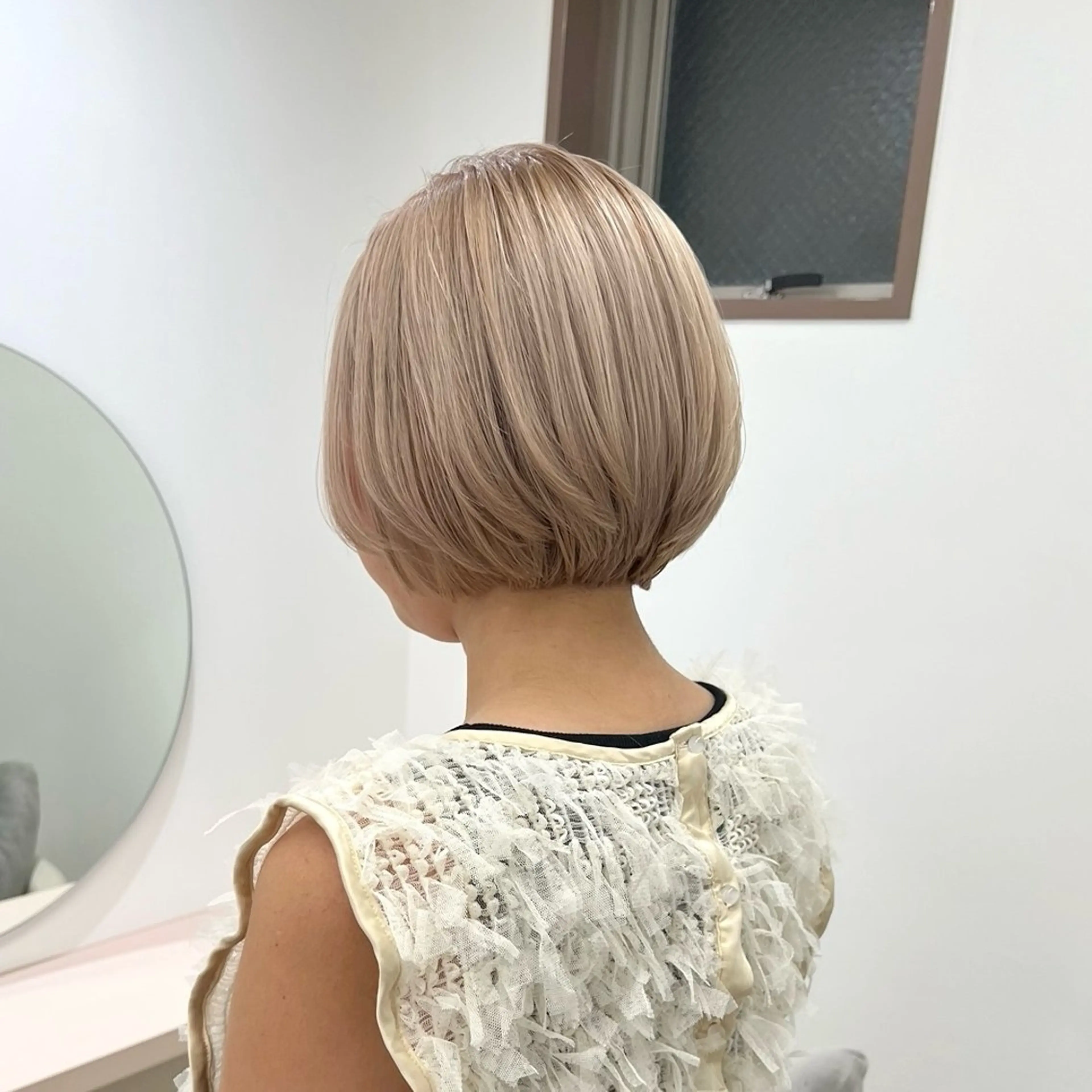 ショート カラー ショートボブ ベージュカラー ブリーチ ホワイトベージュ ボブ ナチュラルヘア/ 似合わせ/三宅 昌太のヘアスタイル