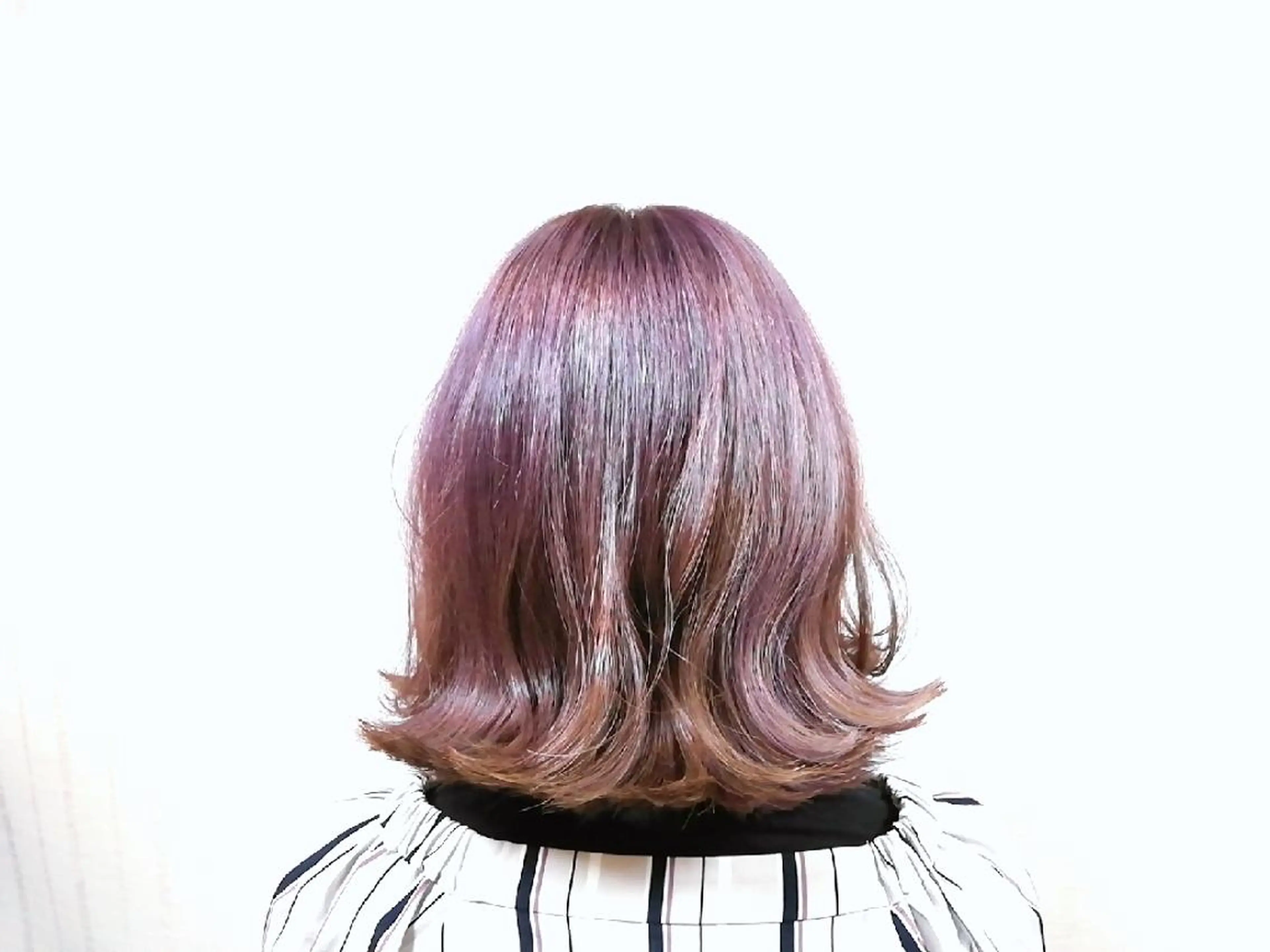 ミディアム 小林　ローズパープル カット＆カラー美容室のヘアスタイル