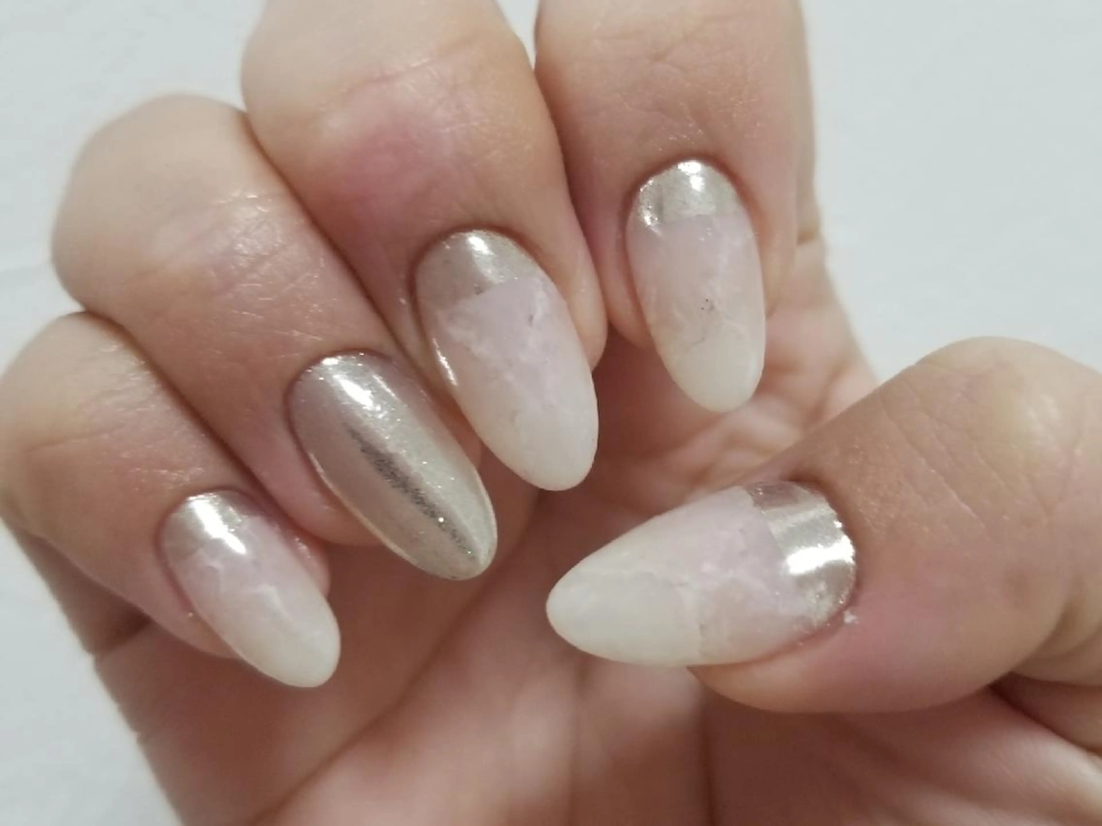 ネイル ホワイト ハンドネイル em nailのネイルデザイン