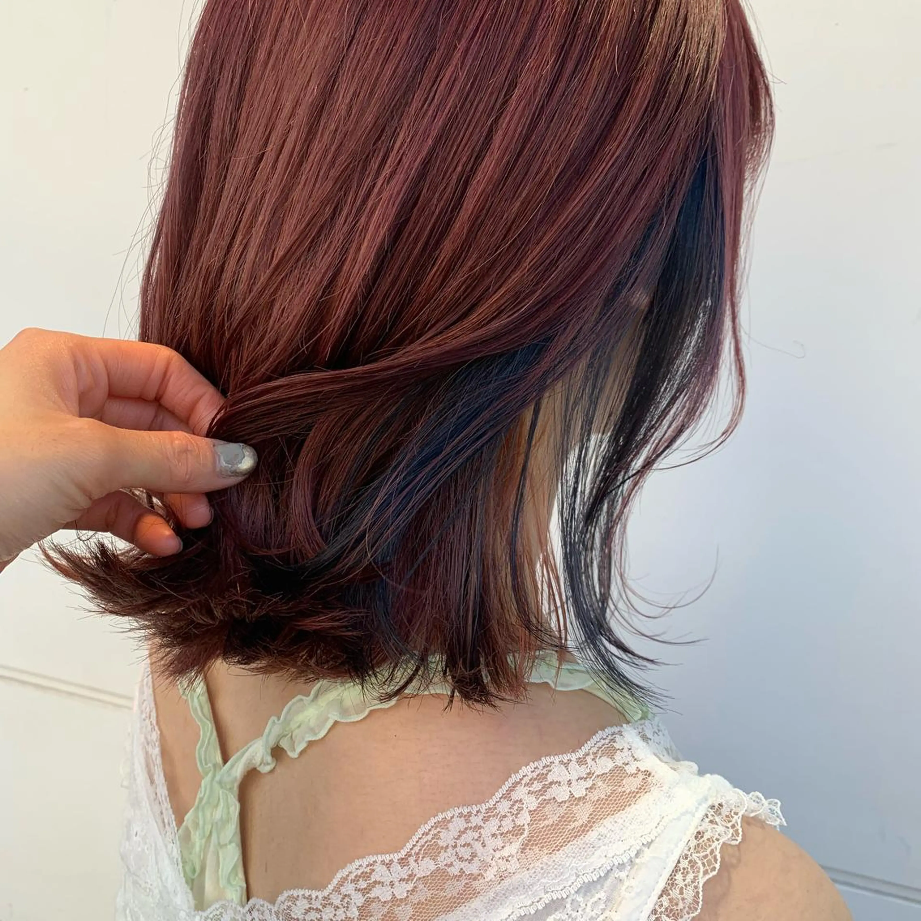 ミディアム カラー RINA🧤 デザインとボブのヘアスタイル