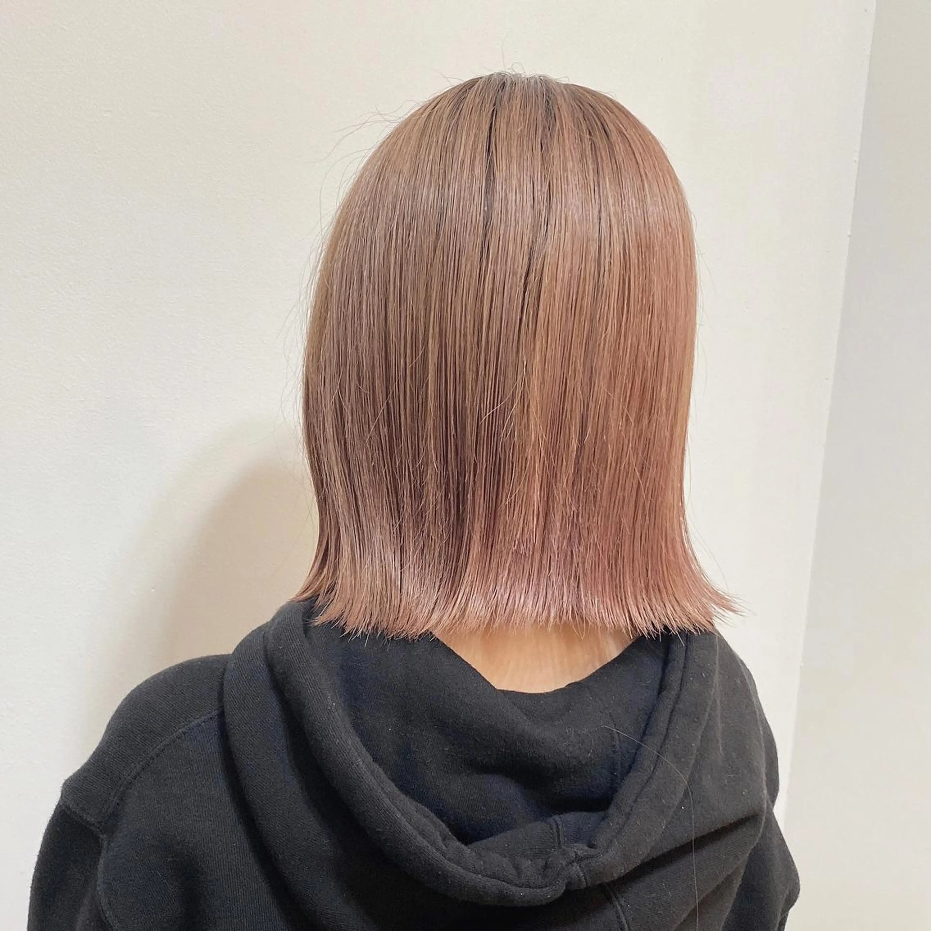 ショート カラー ベージュカラー ブリーチ ピンクカラー ピンクベージュ バイオレットカラー 髪質改善特化 安東駿介のヘアスタイル