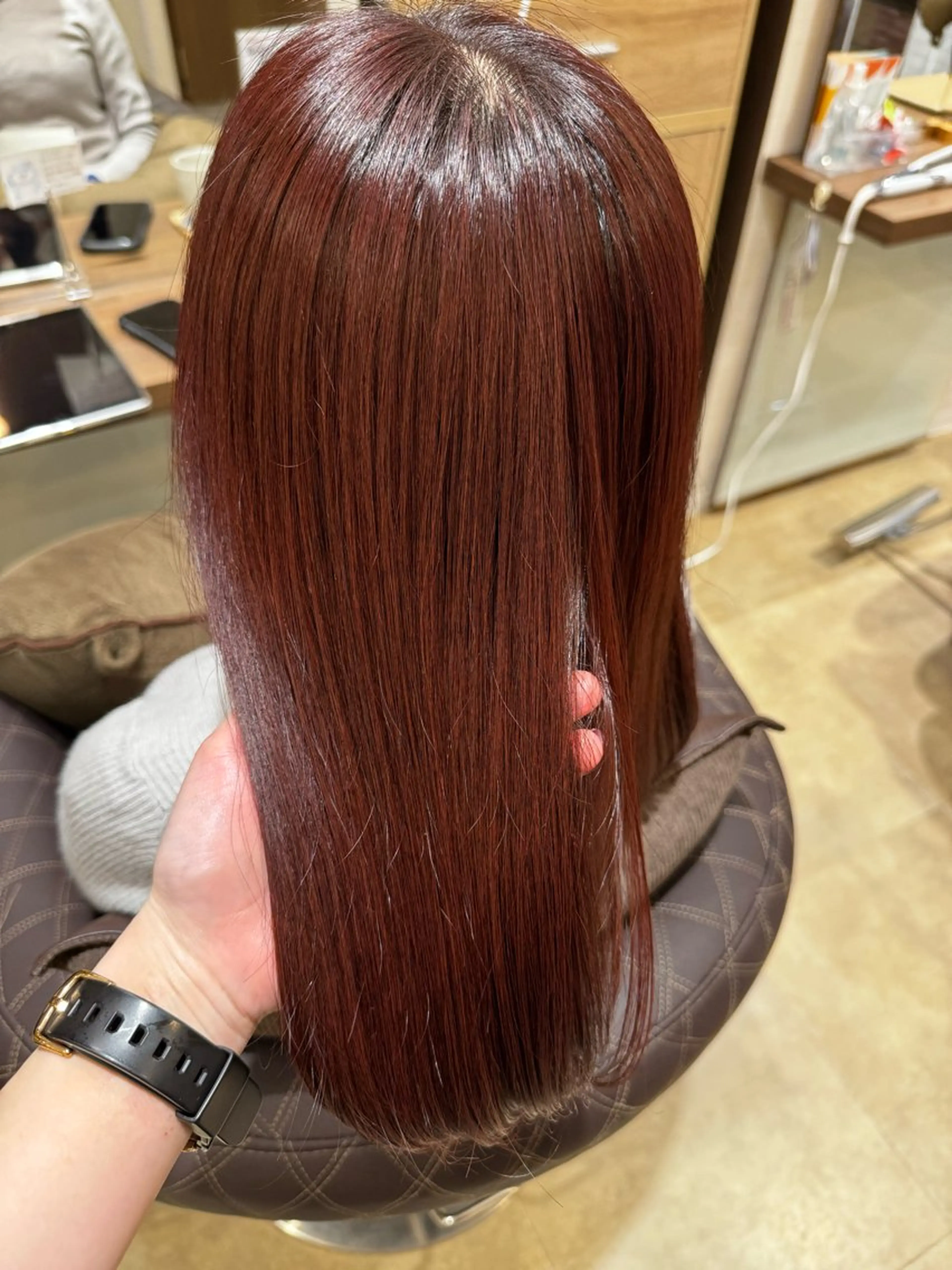 ミディアム レッドブラウン 黒田 愛梨のヘアスタイル