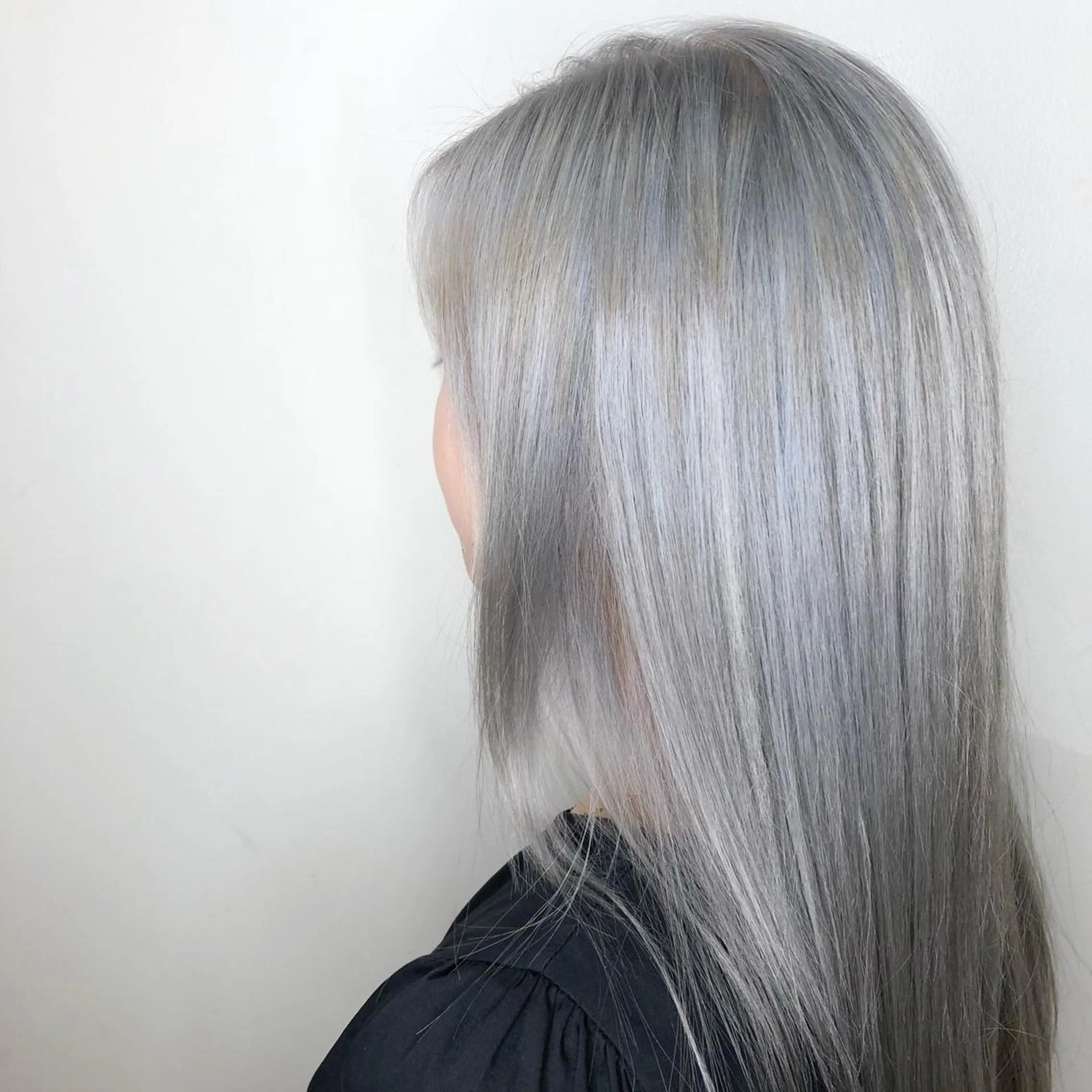 ミディアム カラー 鴫原 亜弥のヘアスタイル