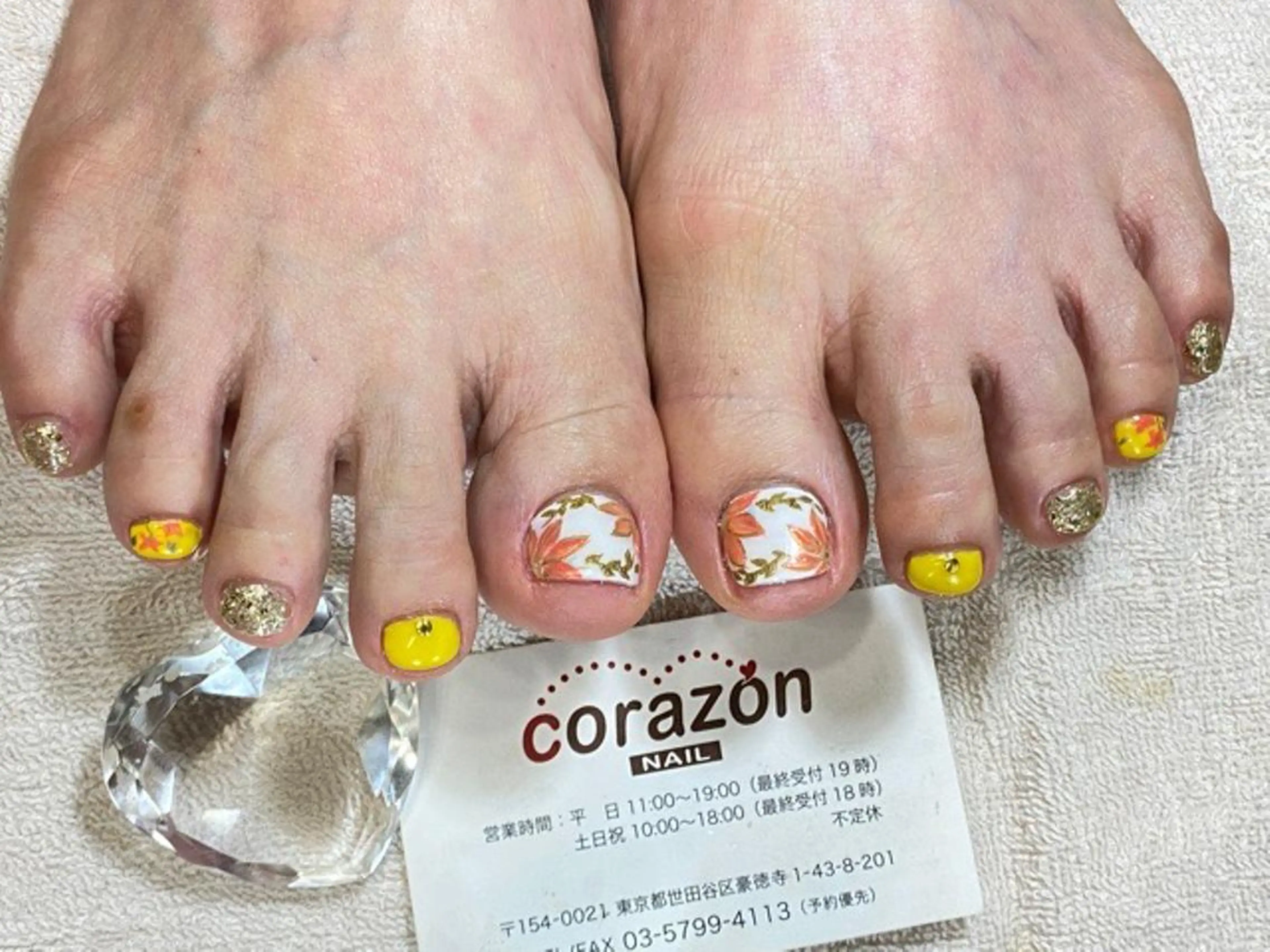 ネイル フラワーネイル ゴールド オレンジ ホワイト 黄色 ネイリスト aicoのネイルデザイン