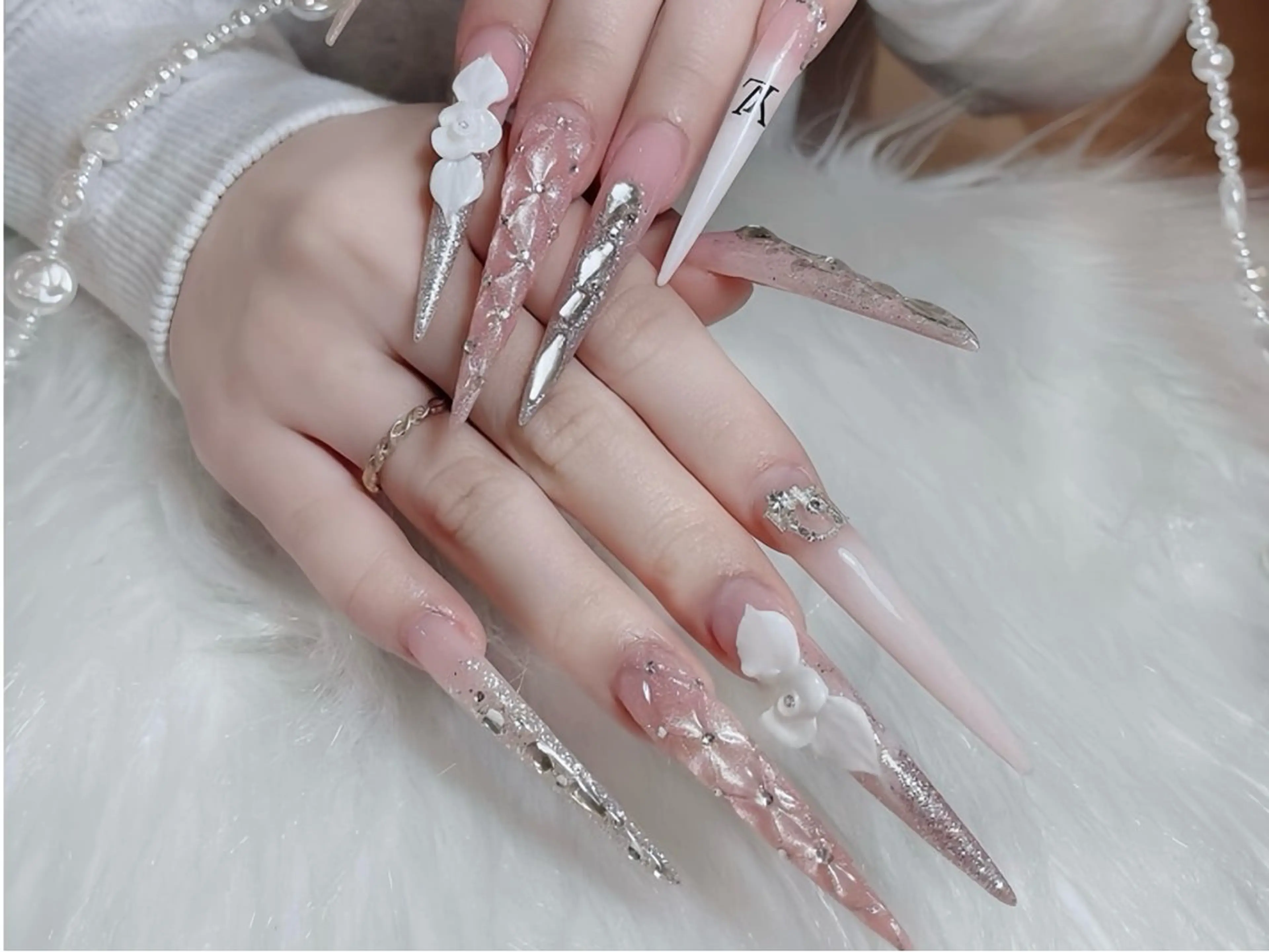 ネイル アートネイル チークネイル ジェルネイル ロングネイル マグネットネイル ハンドネイル Rin Nail 新大久保店のネイルデザイン
