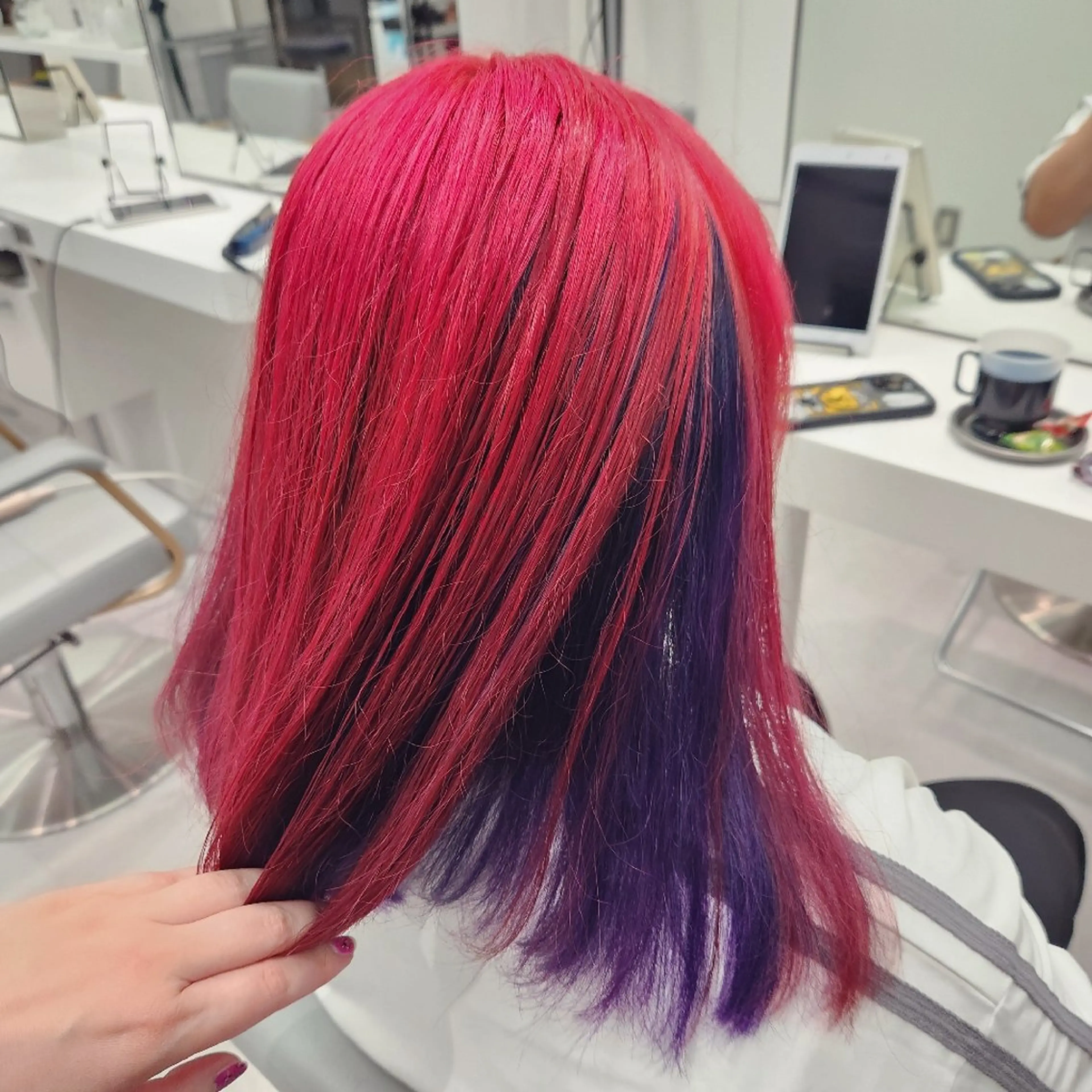 セミロング カラー 推しアニメカラー🌈 ツヤ透明感カラー🦄のヘアスタイル
