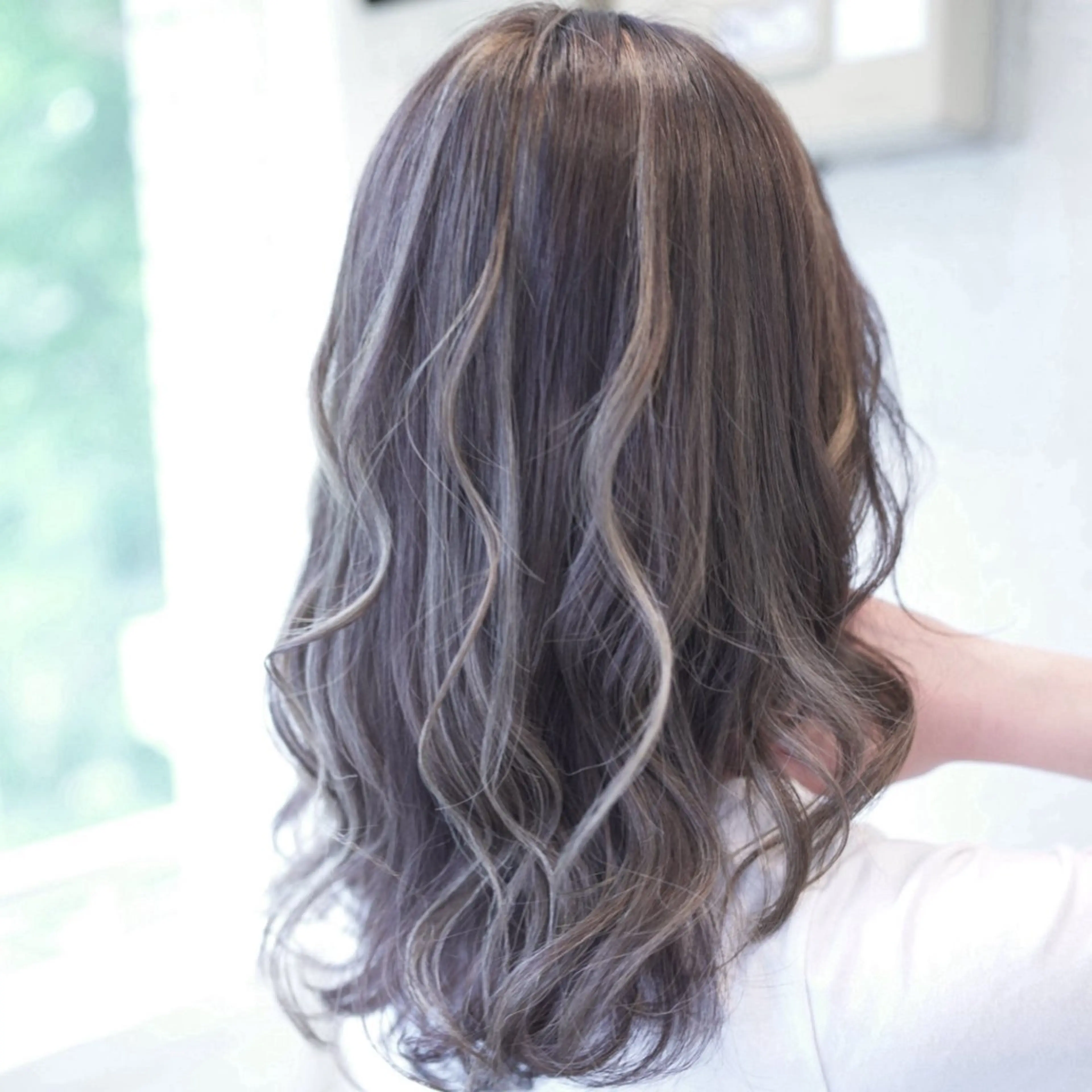 ミディアム カラー ハイライトカラー ハイライト ヤナ マネージャーのヘアスタイル