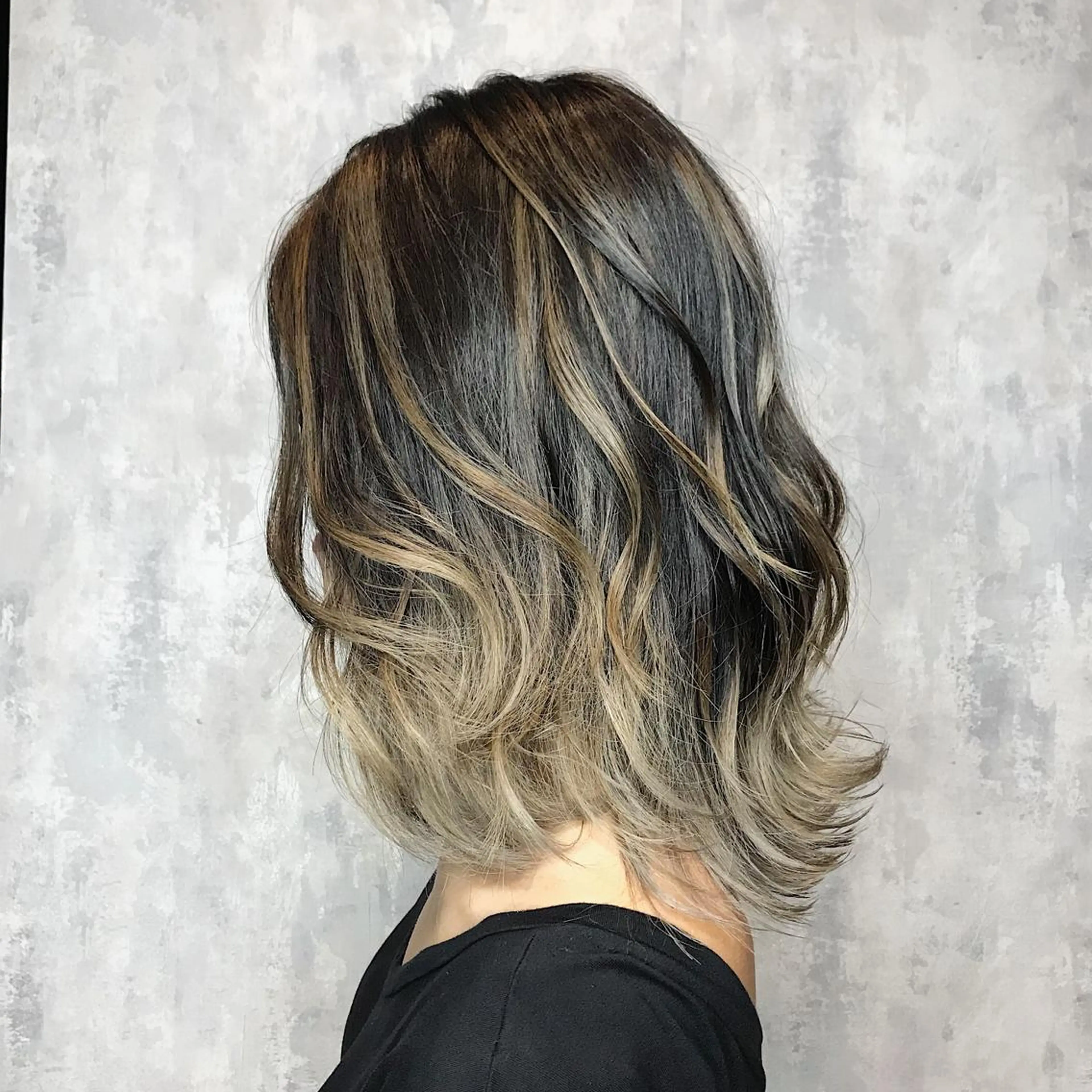 ミディアム カラー ヘアアレンジ Zina渋谷エリア マネージャShionのヘアスタイル