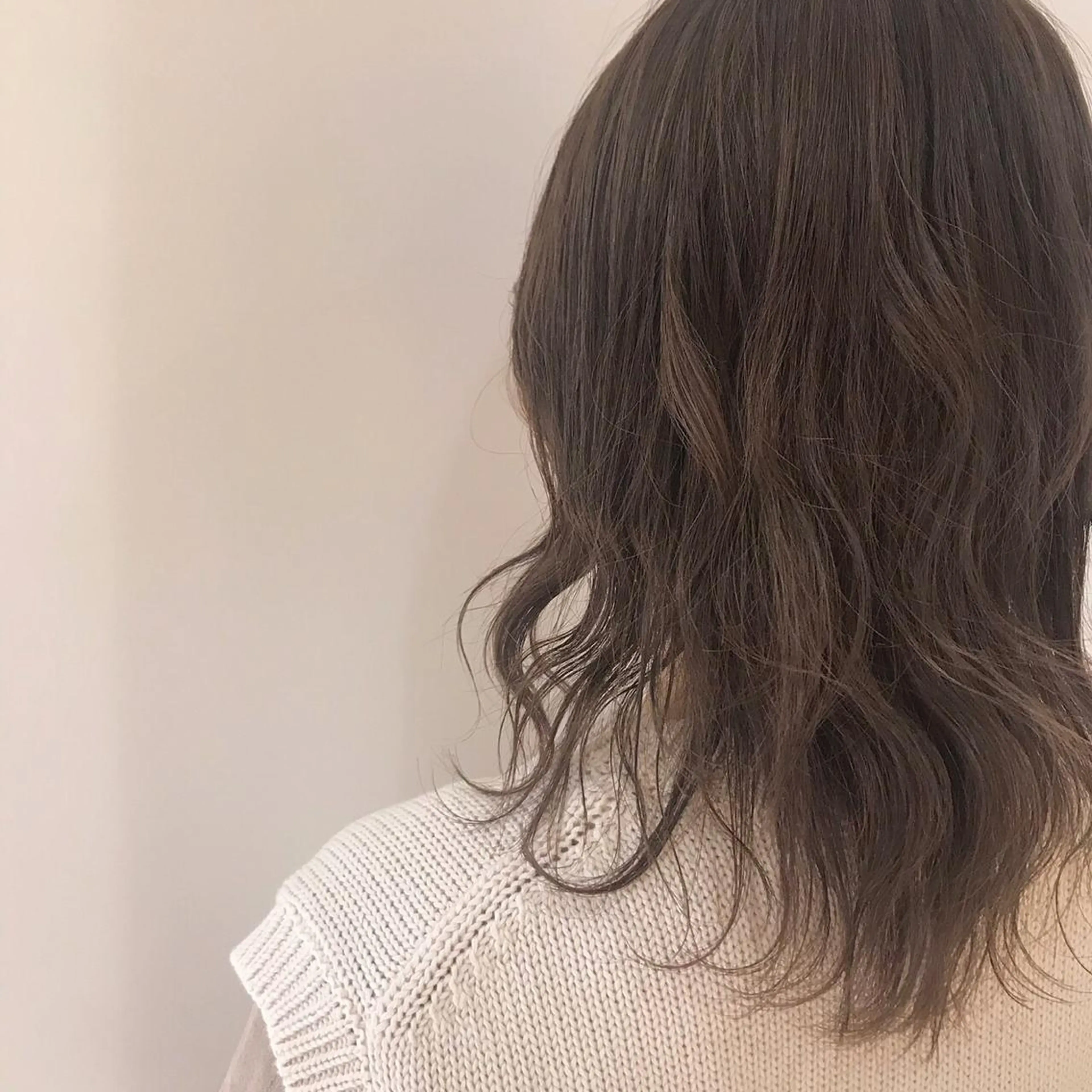 ミディアム 顔周りの垢抜けヘア 立山愛梨のヘアスタイル