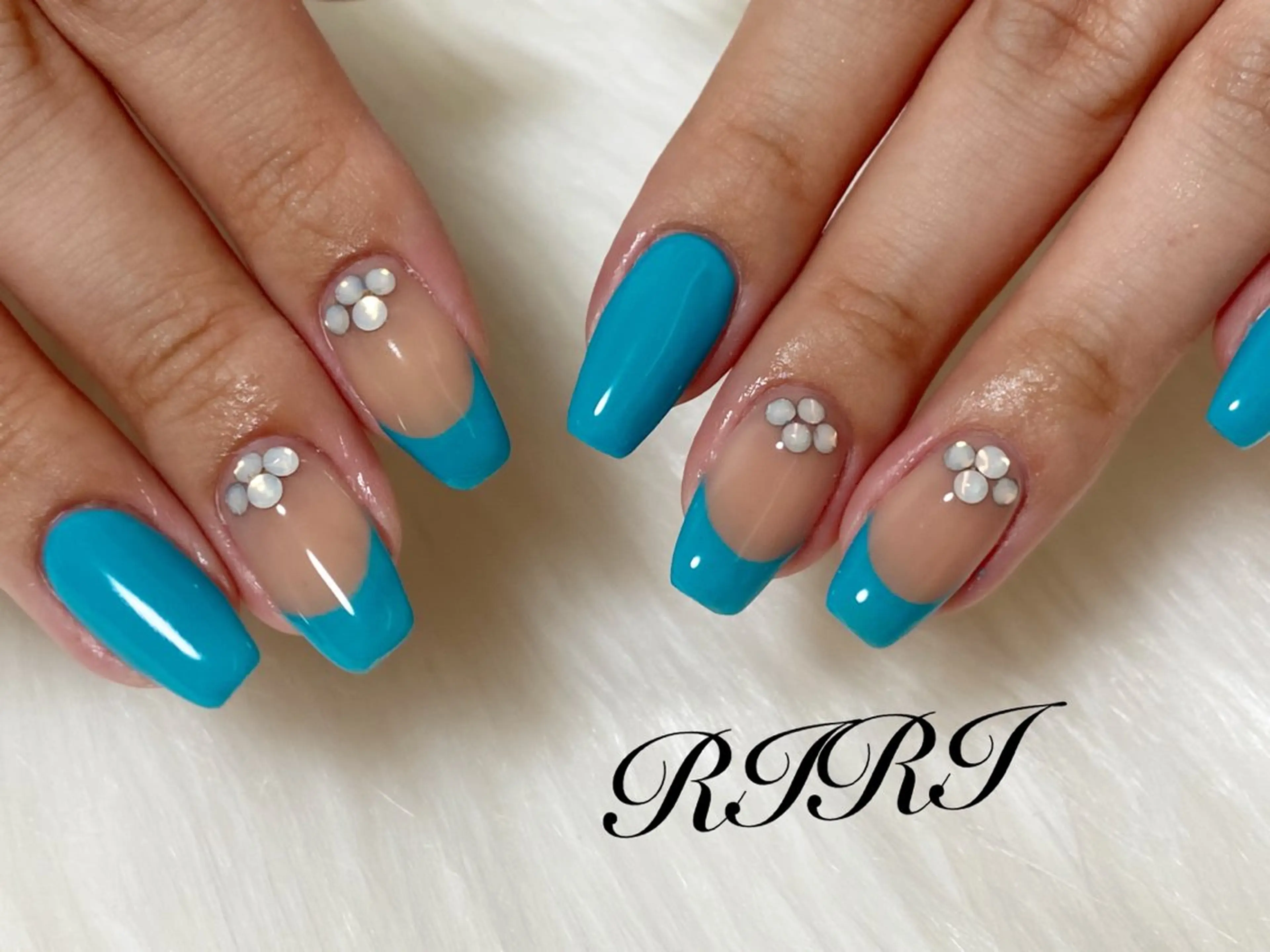 ネイル ブルー フレンチネイル ジェルネイル キラキラネイル 韓国ネイル riri オーナーのネイルデザイン