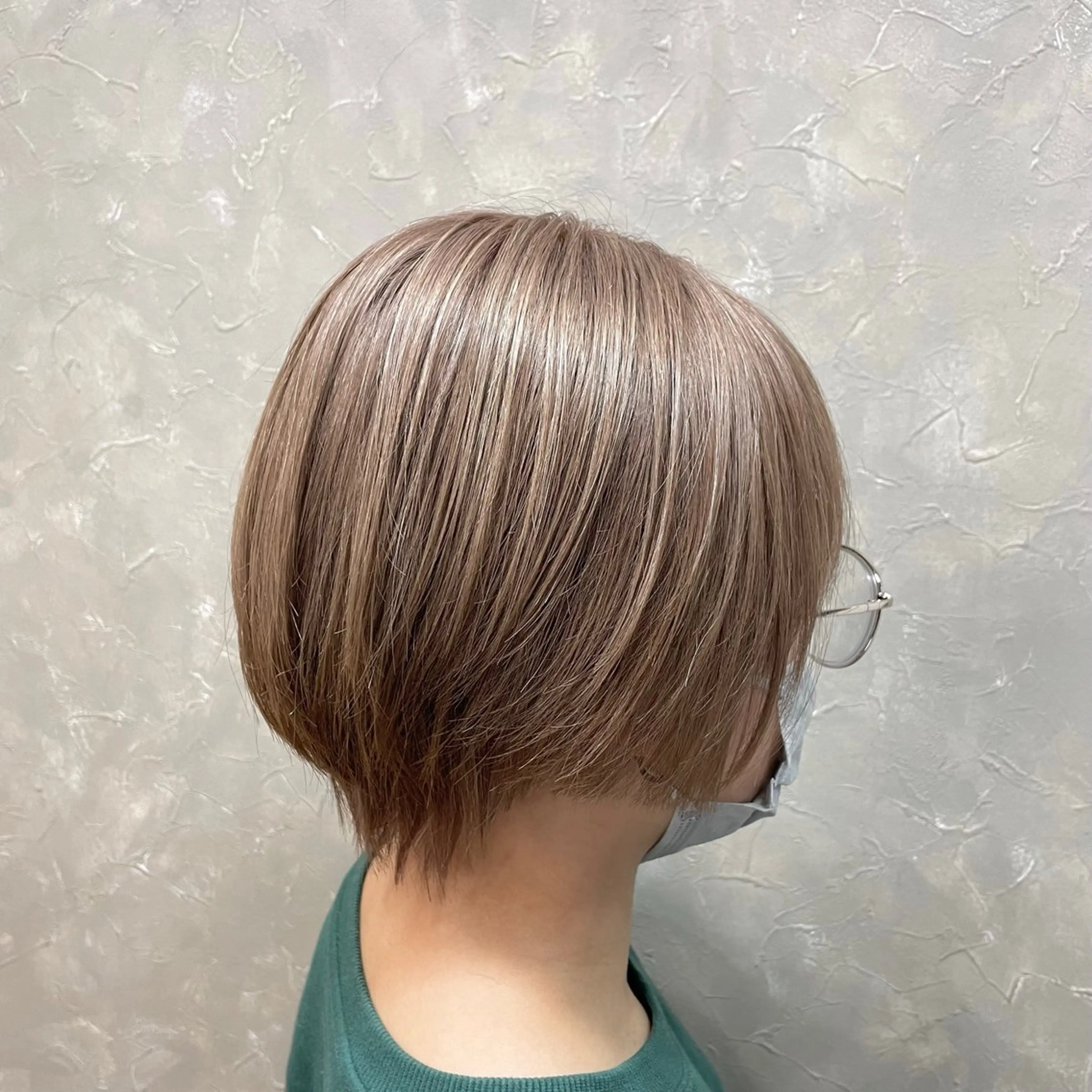 ショート カラー ベージュカラー ハイトーンカラー ミルクティーベージュ カット ヘアカラー 有田裕真 【ブリーチカラー】のヘアスタイル