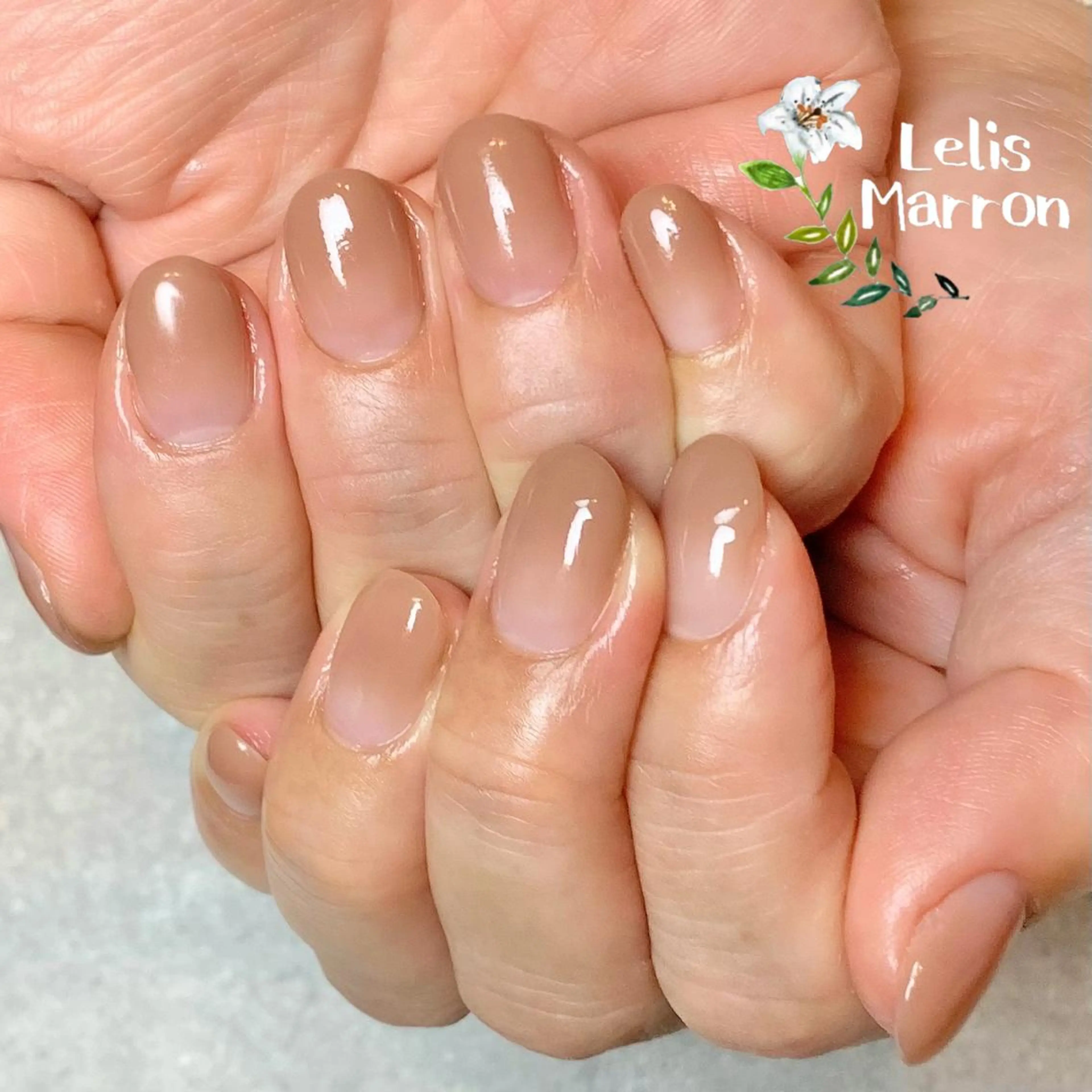 ネイル ブラウン グラデーション ニュアンスネイル オフィスネイル シンプルネイル ハンドネイル 岸 侑李のネイルデザイン