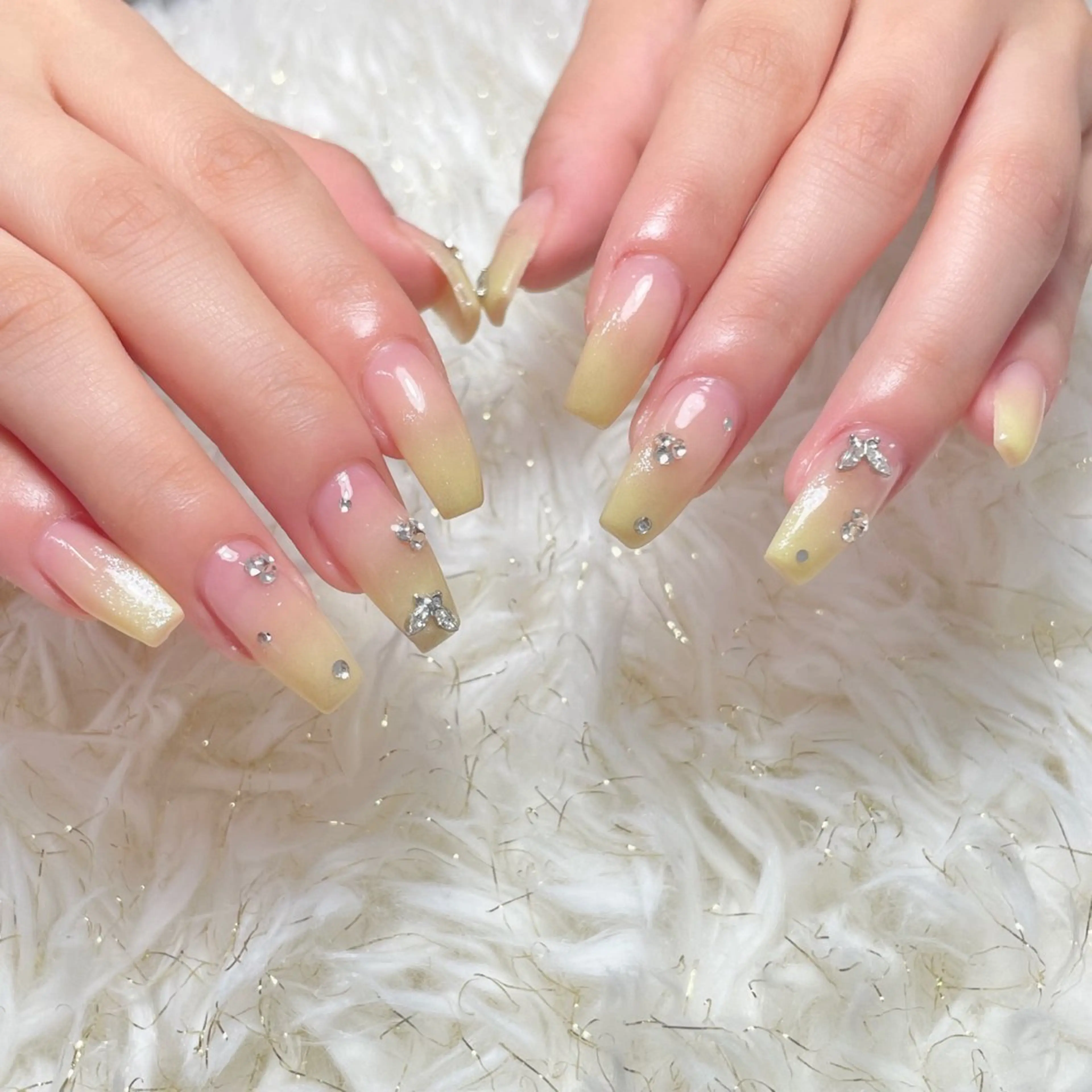 ネイル グラデーション ストーンネイル 黄色 ハンドネイル Leliennail オキのネイルデザイン