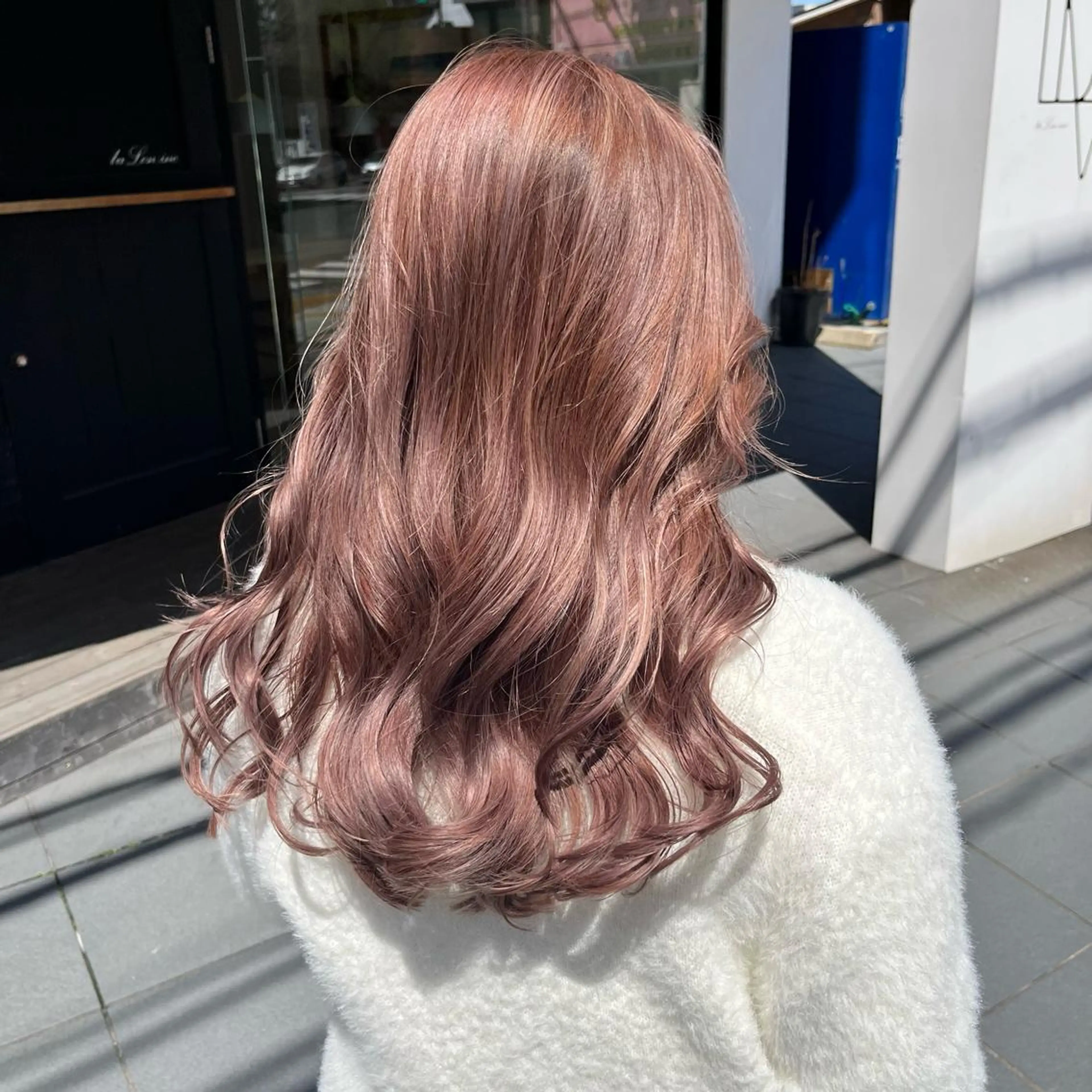 セミロング アッシュ 外国人風カラー ハイライト 髪質改善 韓国風ヘア カット ヘアカラー トリートメント hoNua. 栄/透明感カラーのヘアスタイル